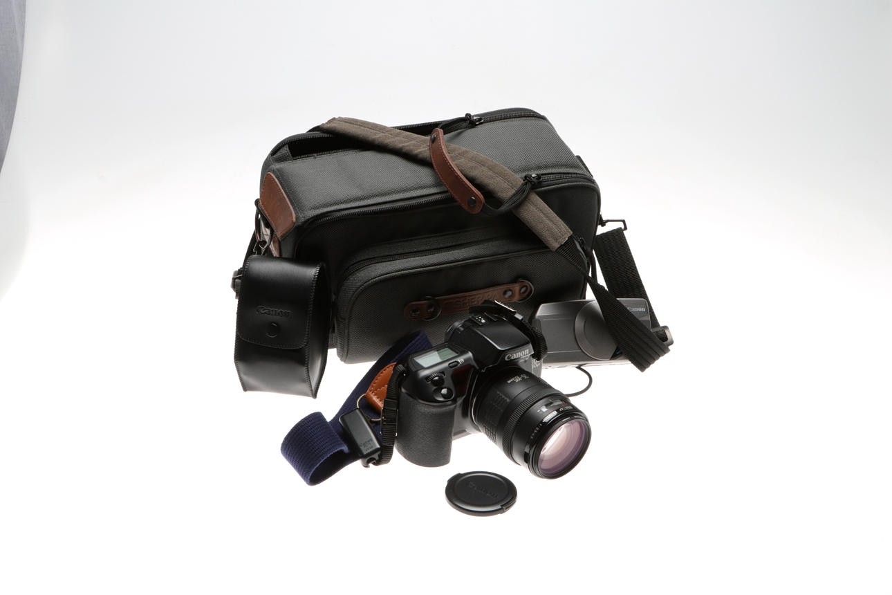 CANON EOS 10 QD, CANON PRIMA SUPER 28, KAMERABLIXT SPEEDLITE 300EZ.