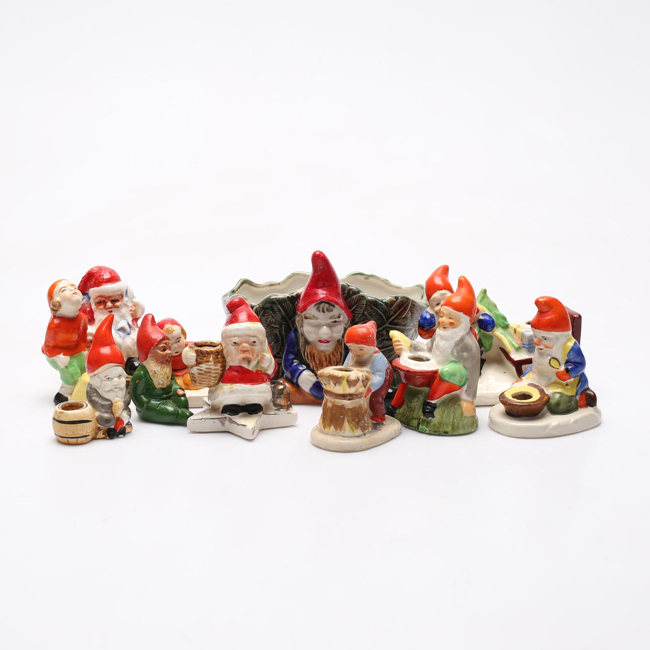 TOMTAR. 11 st, keramik, 1900-tal.