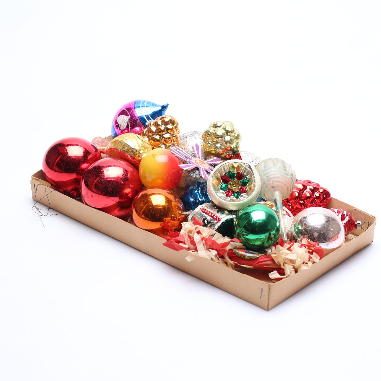 FEST AF JULEMÆND OG JULEPYNT.