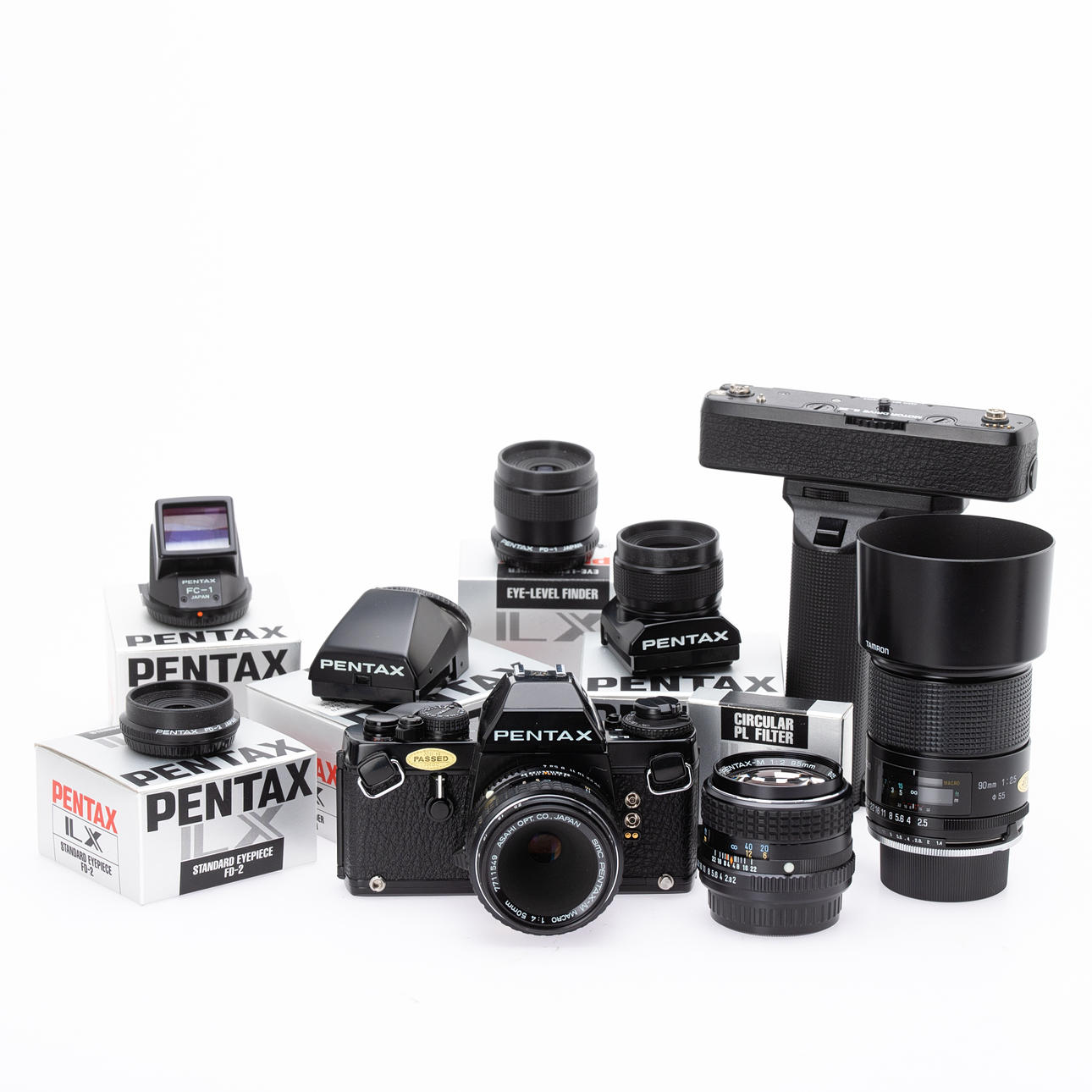 Pentax LX, Kleinbildkamera ( SN 4267278 ) mit drei Objektiven.