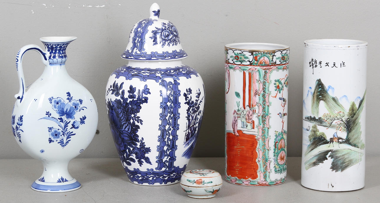 PARTI, Penselvaser, Delftkrus m.m. 5 delar 1900-tal.