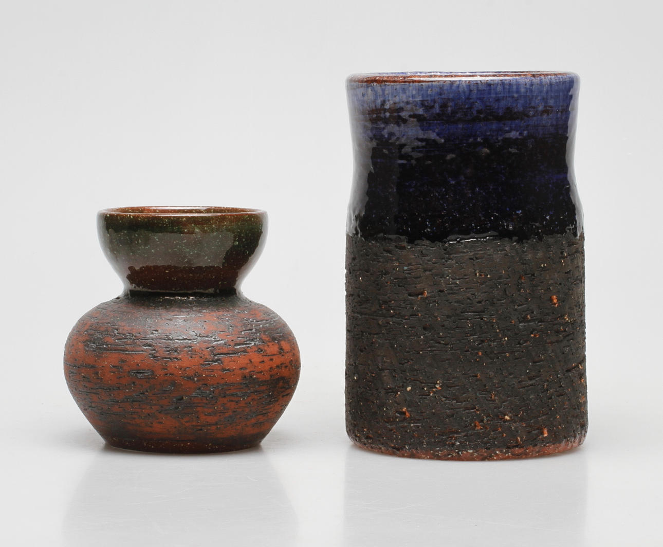 VASER, 2 st, Keramik. Ulla/Gustav Kraitz, signerade.