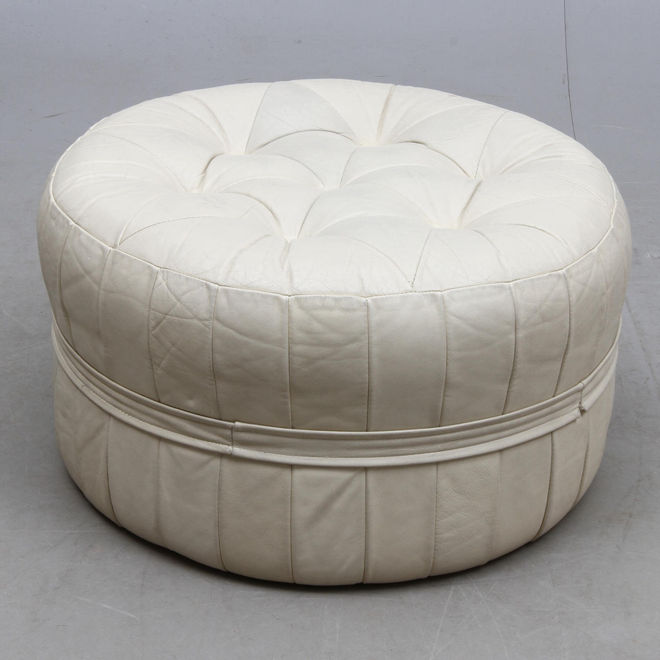 SITTPUFF, skinn, 1900/2000-tal.