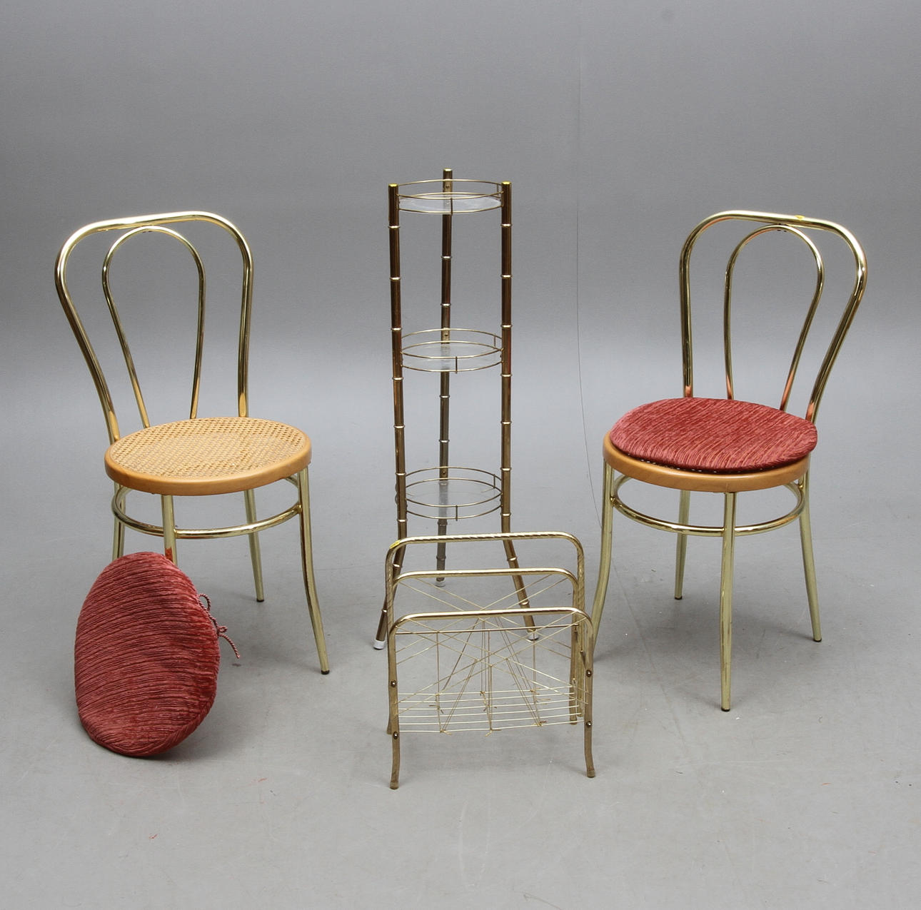 STOLAR 1 par Italien, HYLLA samt TIDNINGSSTÄLL, 1900-talets andra hälft.