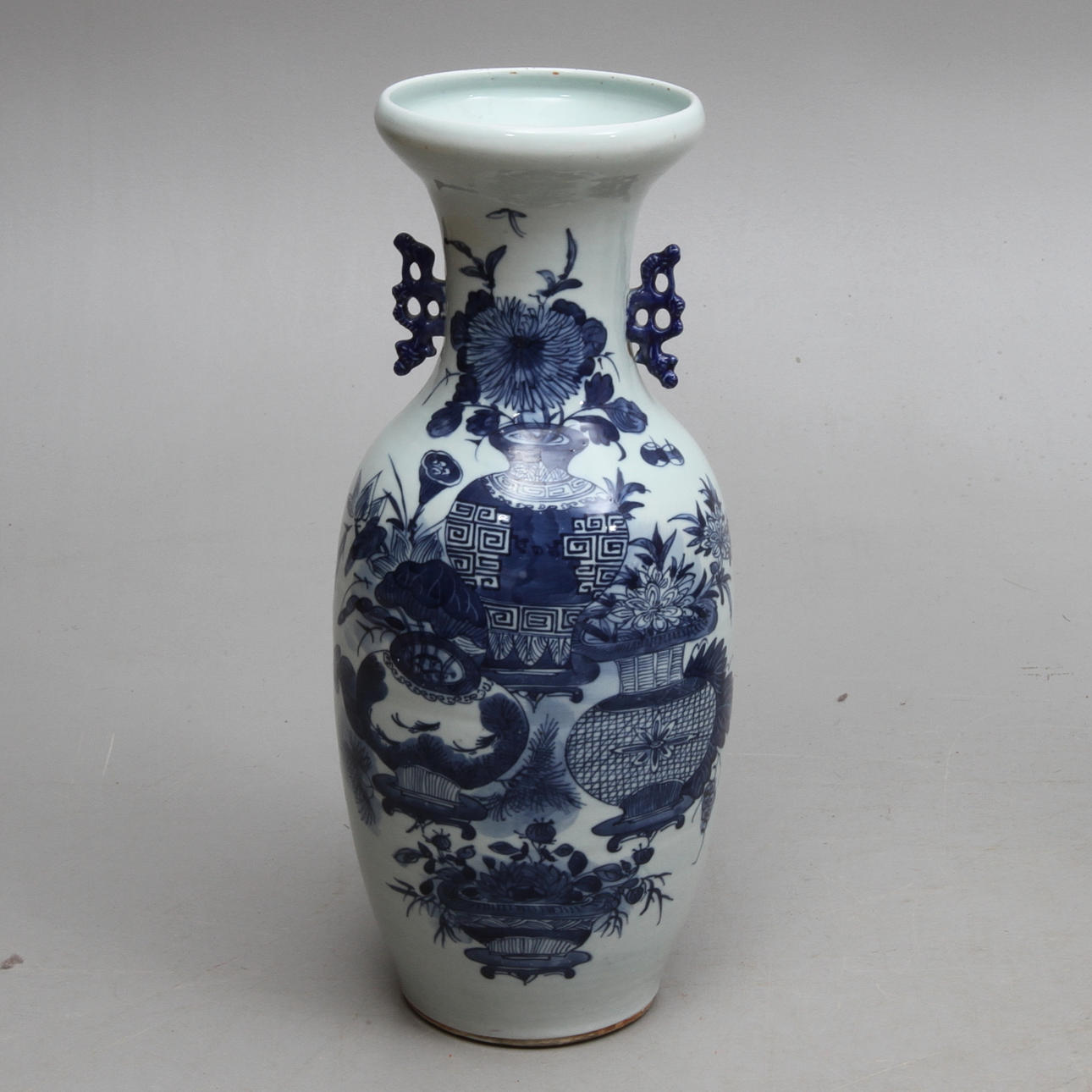 GOLVVAS, keramik, Kina, 1900-tal. (2).