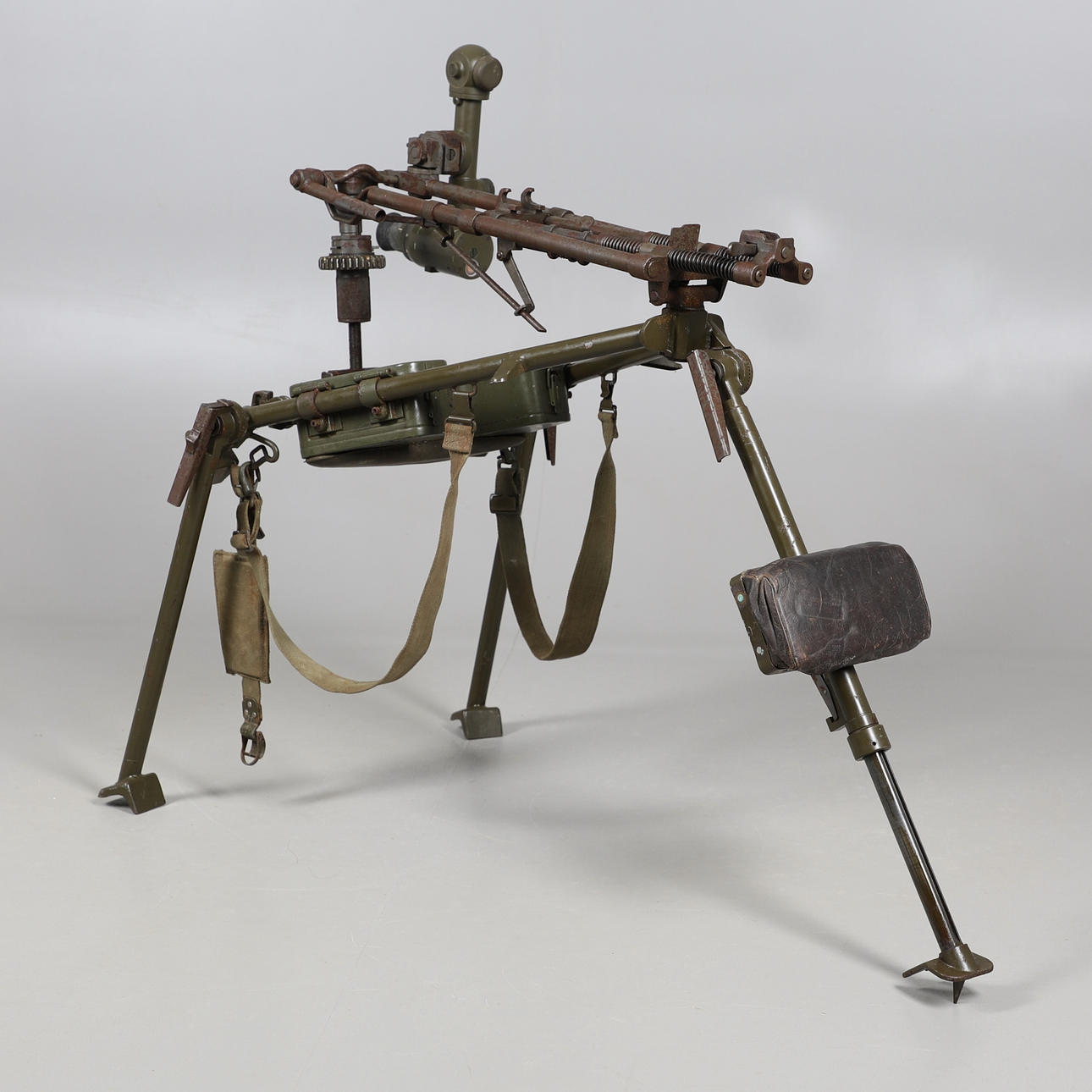 A POST WAR GERMAN MG 3 MACHINE GUN LAFETTE TYPE TRIPOD WITH SIGHT ...