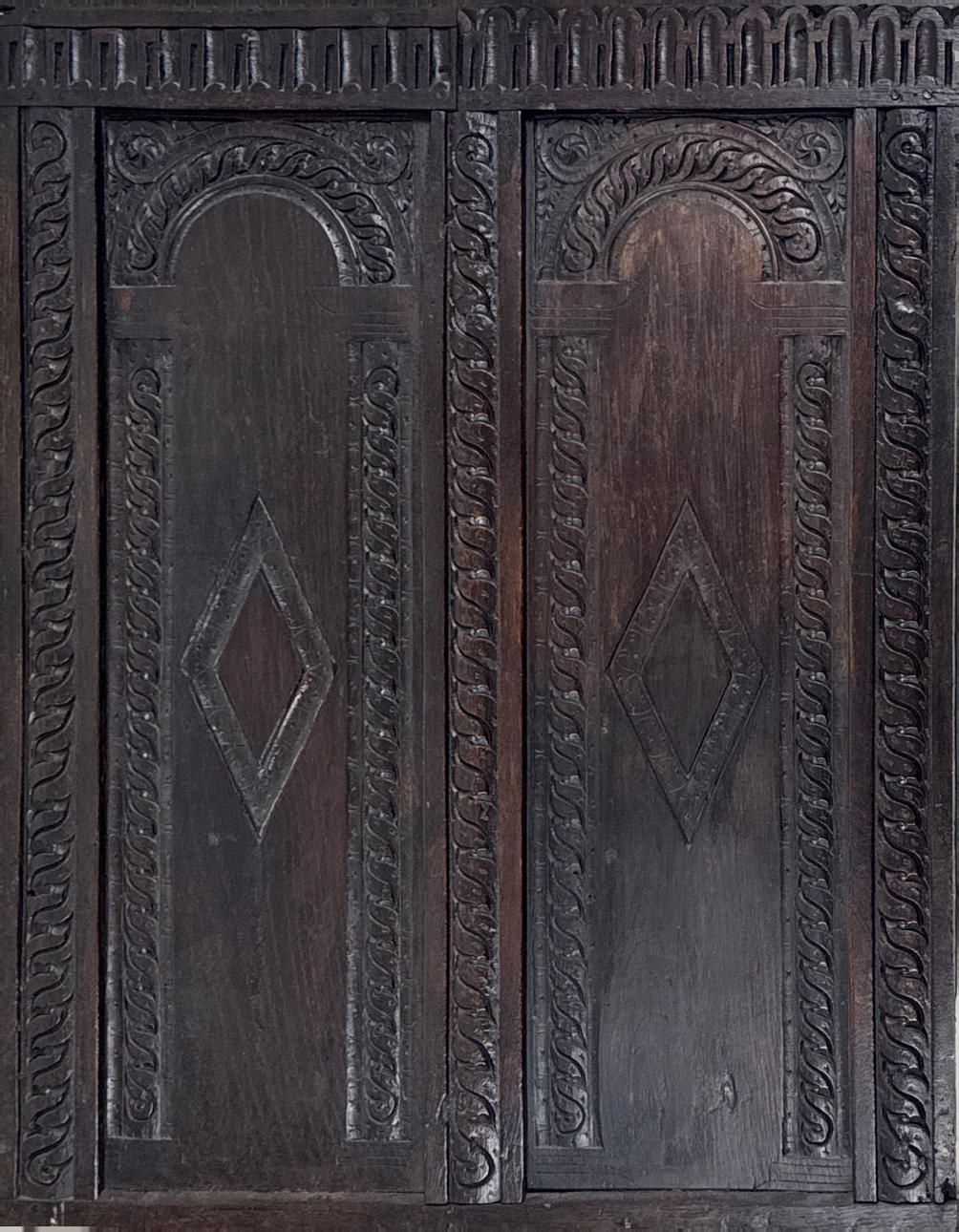 STORT 17. C. EGETRÆ PANEL.