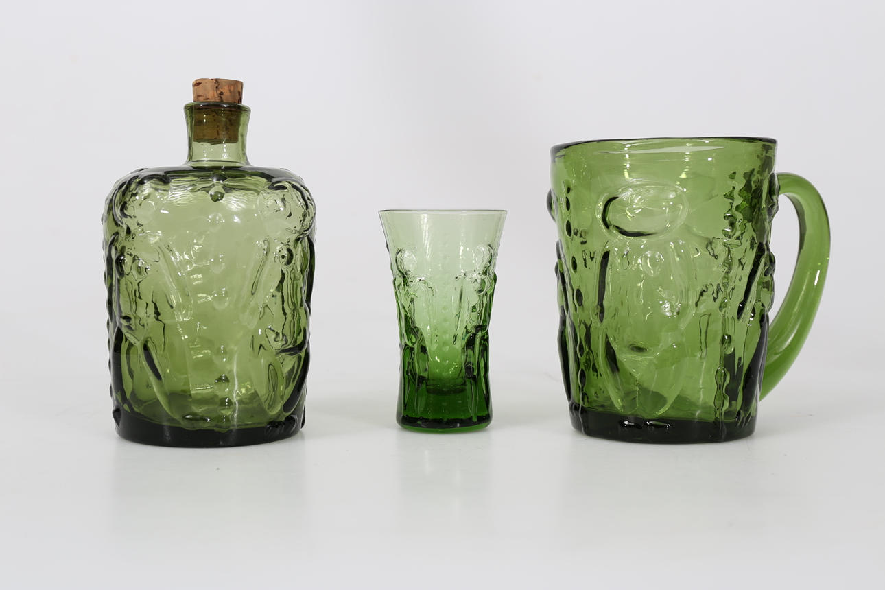 GLAS OCH KARAFF, glas, 17 delar, design Erik Höglund.