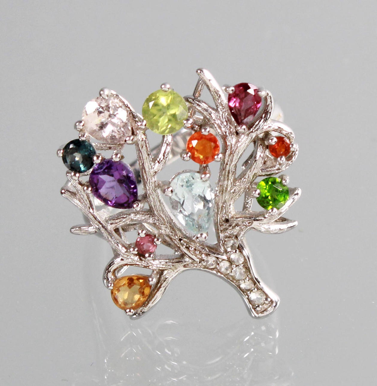 LIVETS TRÄD RING MED ÄDELSTENAR, SILVER.