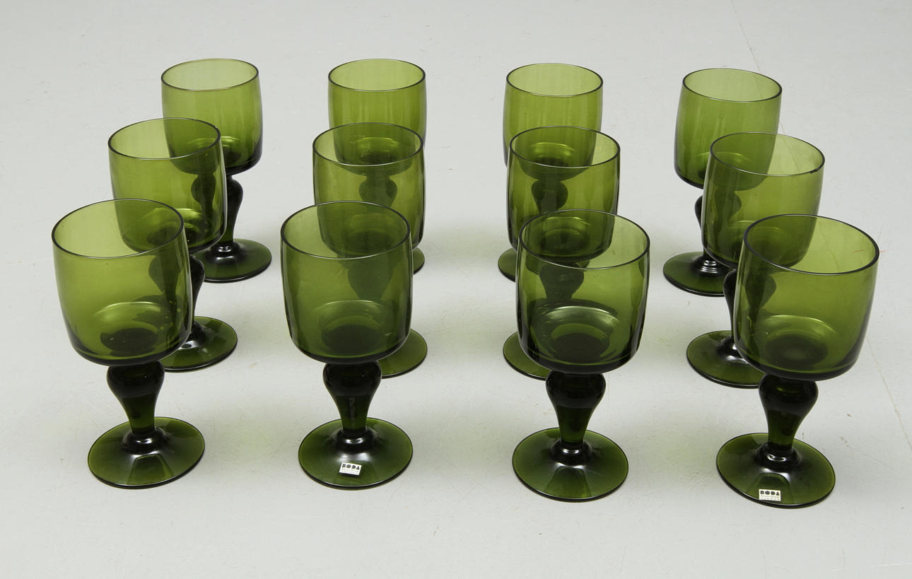 ÖLGLAS, 12 st, grön glasmassa, "Dragon" Design Bertil Vallien Boda Åfors.
