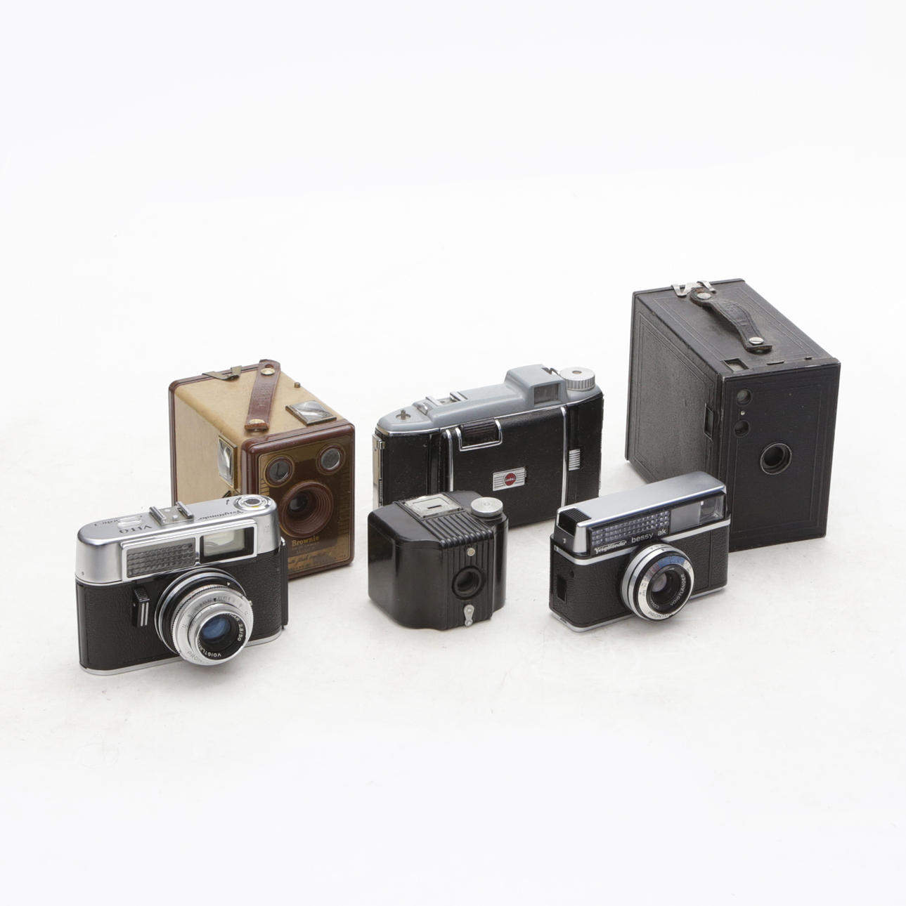 CAMERAS/PARTS, 5 pcs, including Brownie.