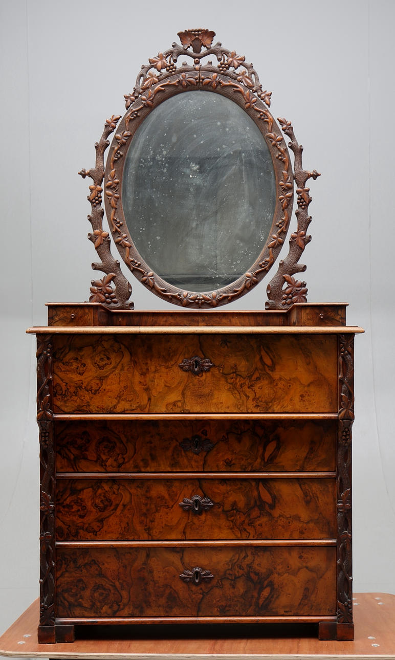 SPEGELBYRÅ, valnöt, 1880-tal.