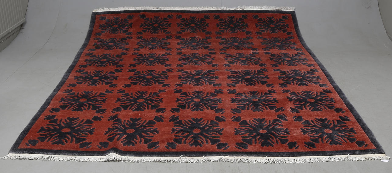 MATTA, Tibet, ca. 296x250 cm.