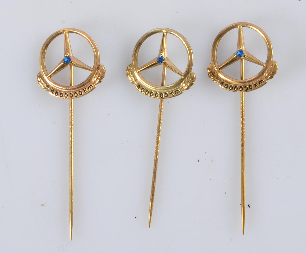 GULDNÅLAR, 3-stycken, 8K, Mercedes Benz.