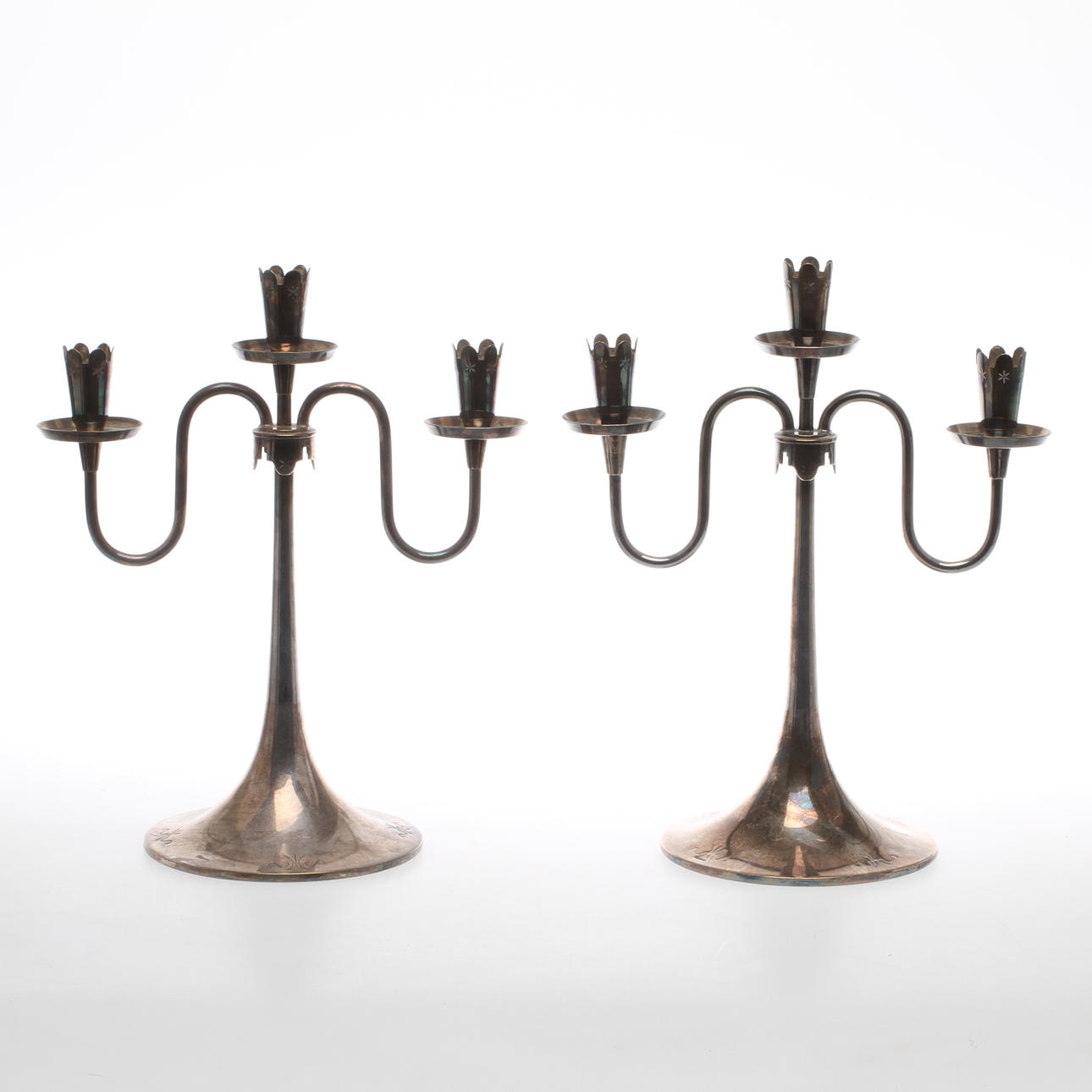 KANDELABRAR, 1 par, för 3 ljus vardera, nysilver, GAB, 1900-tal.