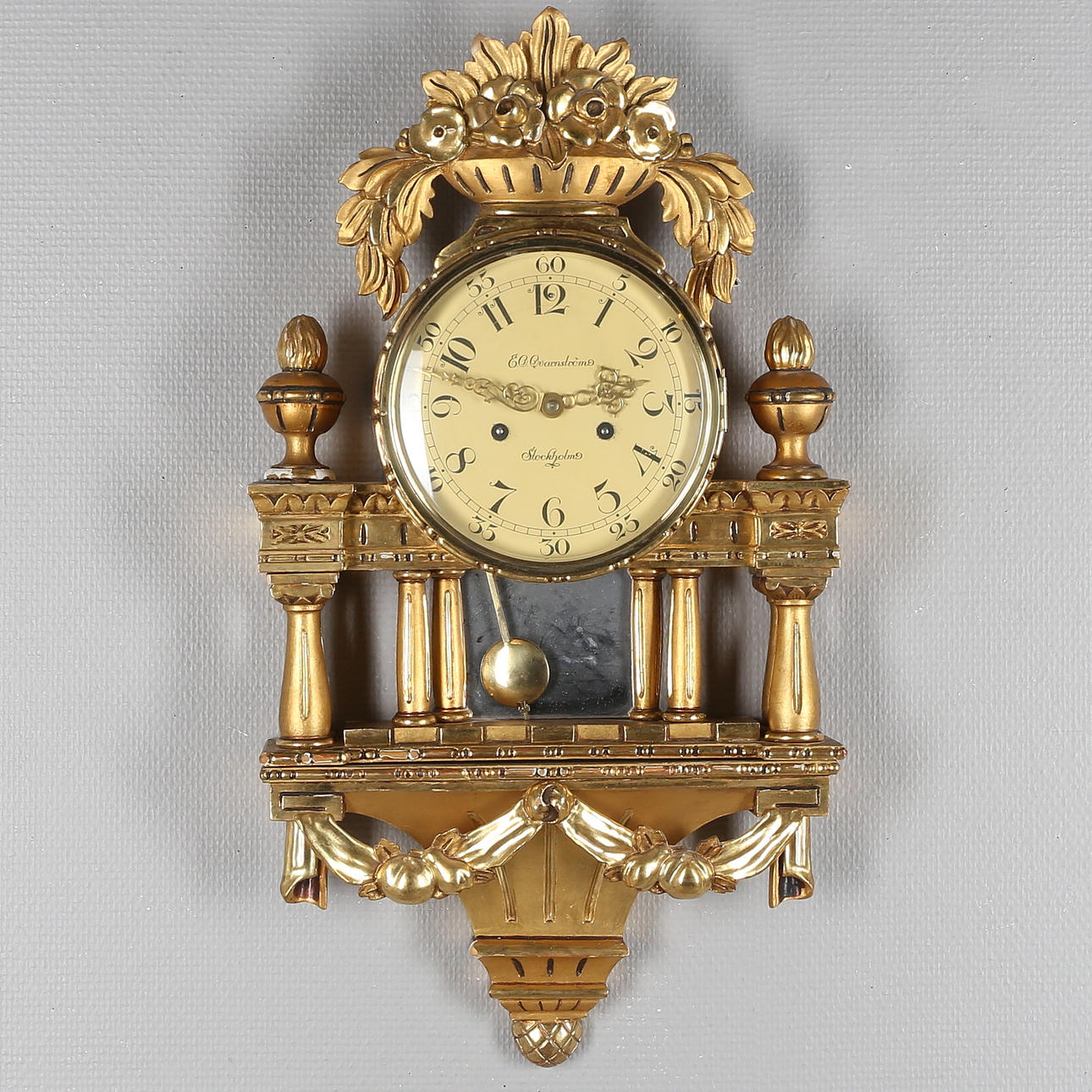 VÄGGPENDYL, gustaviansk stil, förgylld, 1900-tal.