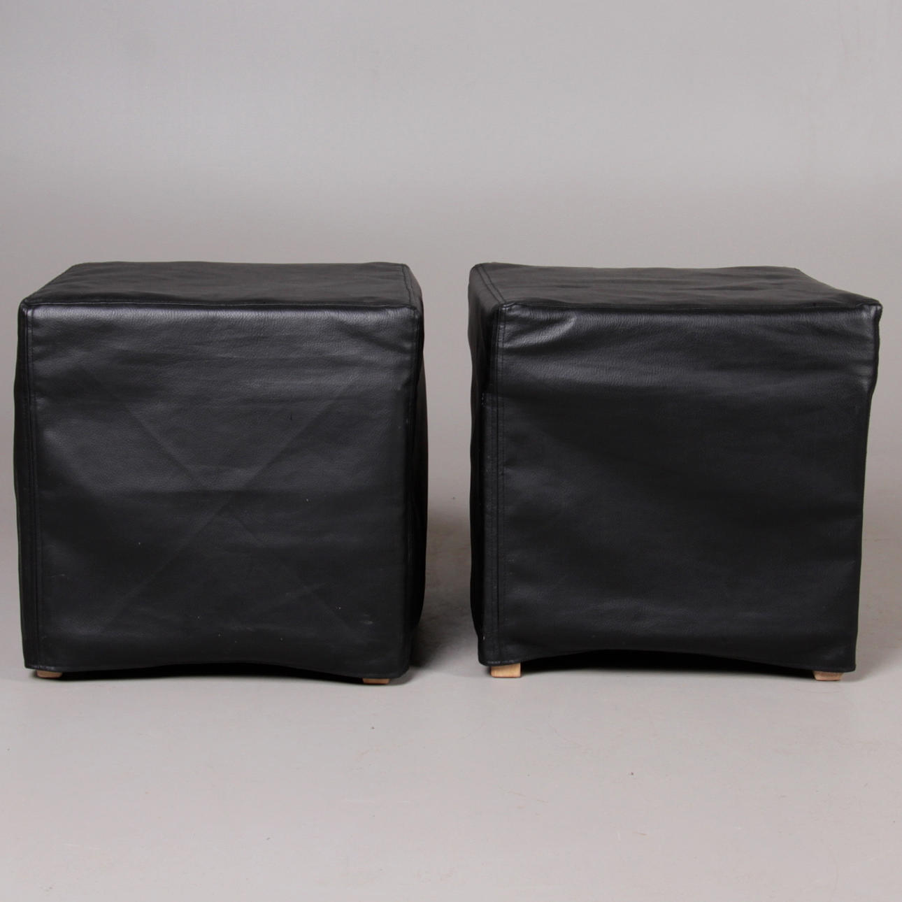 SITTPUFFAR, 2 st. Konstskinn, Ikea, samtida.