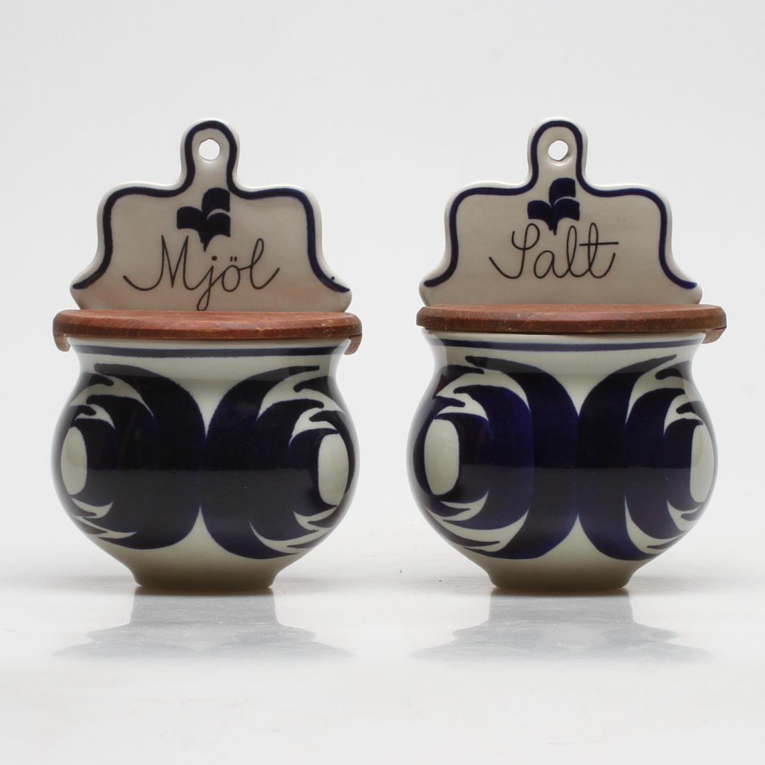 SKEPPOR, 2 st. Marianne Westman, Rörstrand.