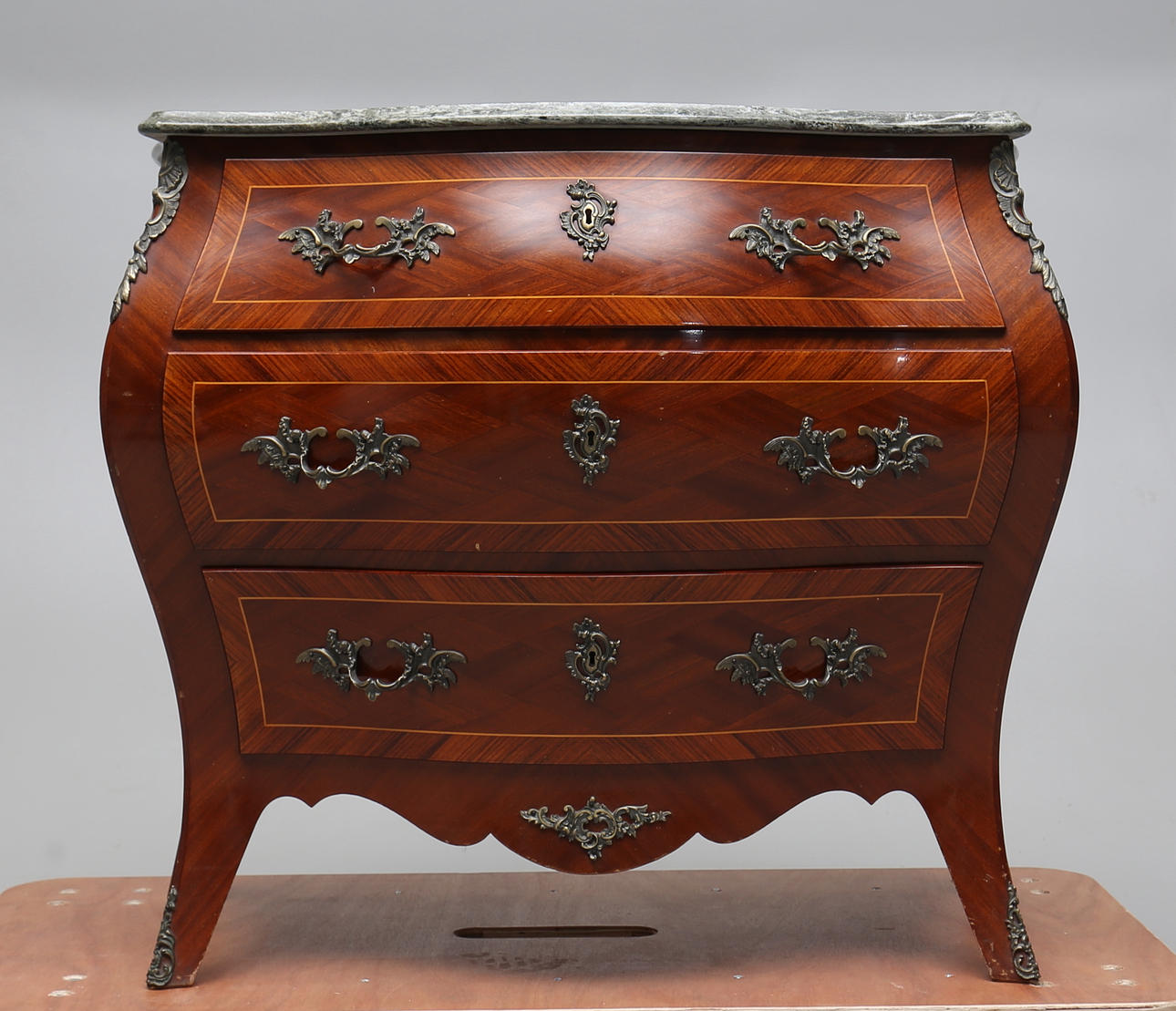 BYRÅ, rokokostil, 1900-talets mitt.