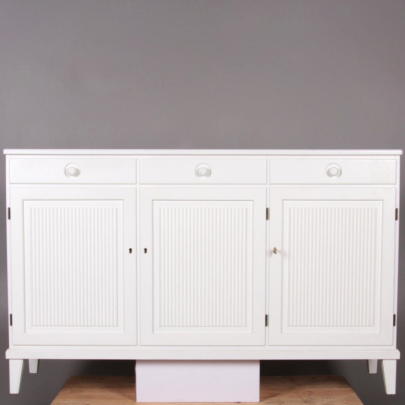 SIDEBOARD, gustaviansk stil, 1900-talets andra hälft.