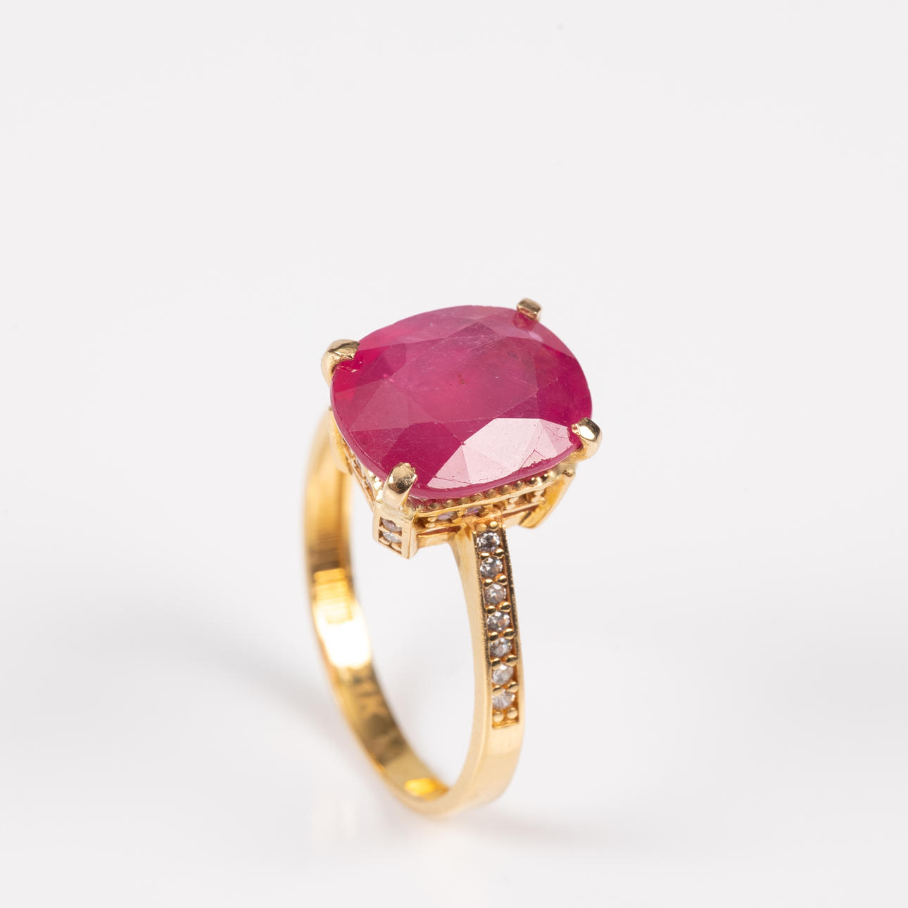 RING, 21 K Gold, Rubin.
