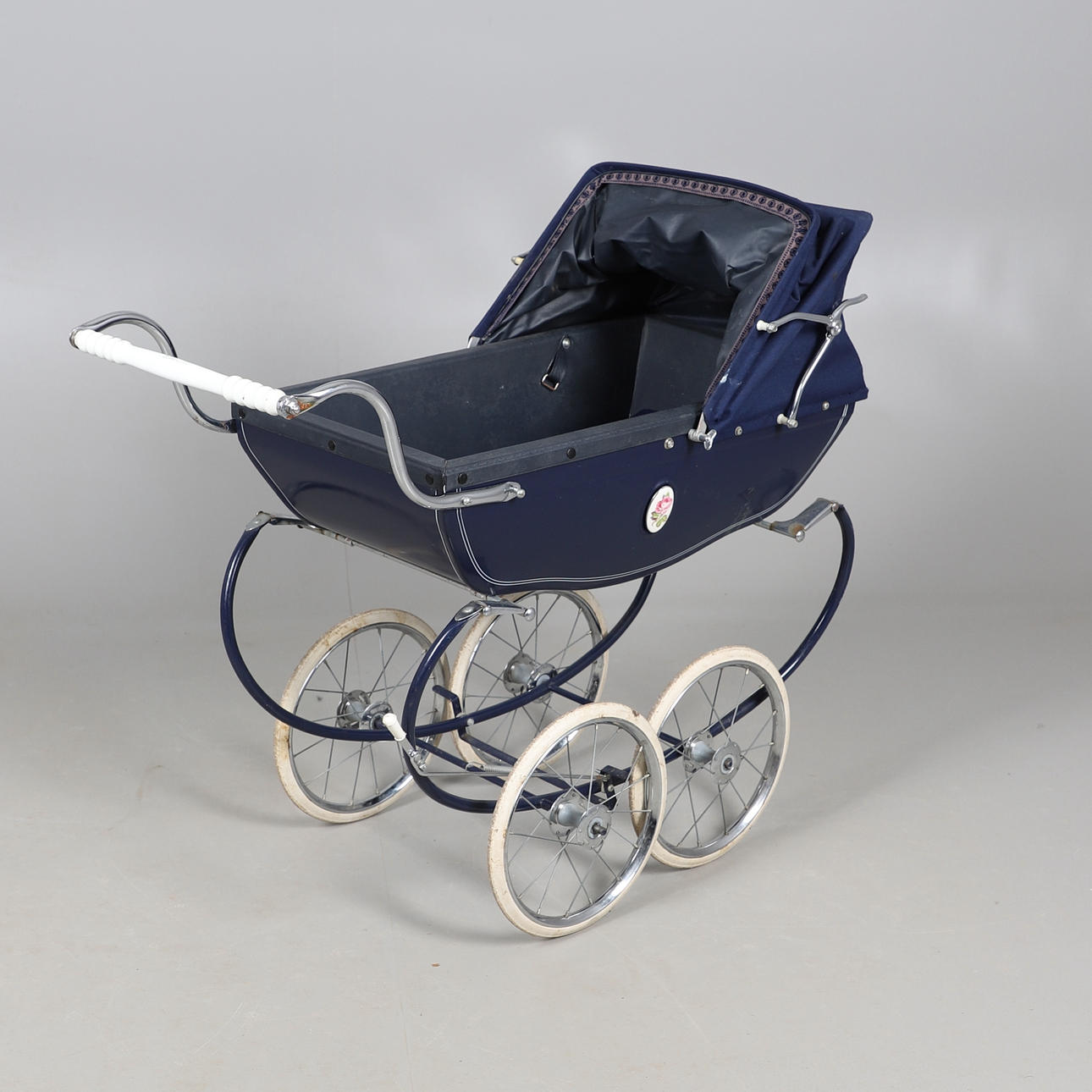 BARNVAGN, VINTAGE SILVERKORS.