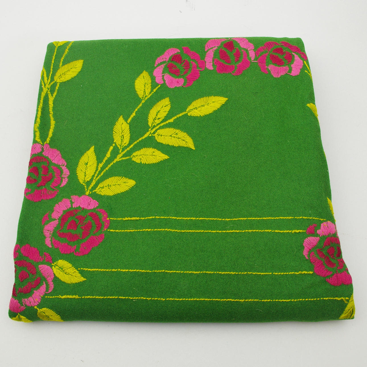 DRAPERI, broderat blomstermotiv, jugend.