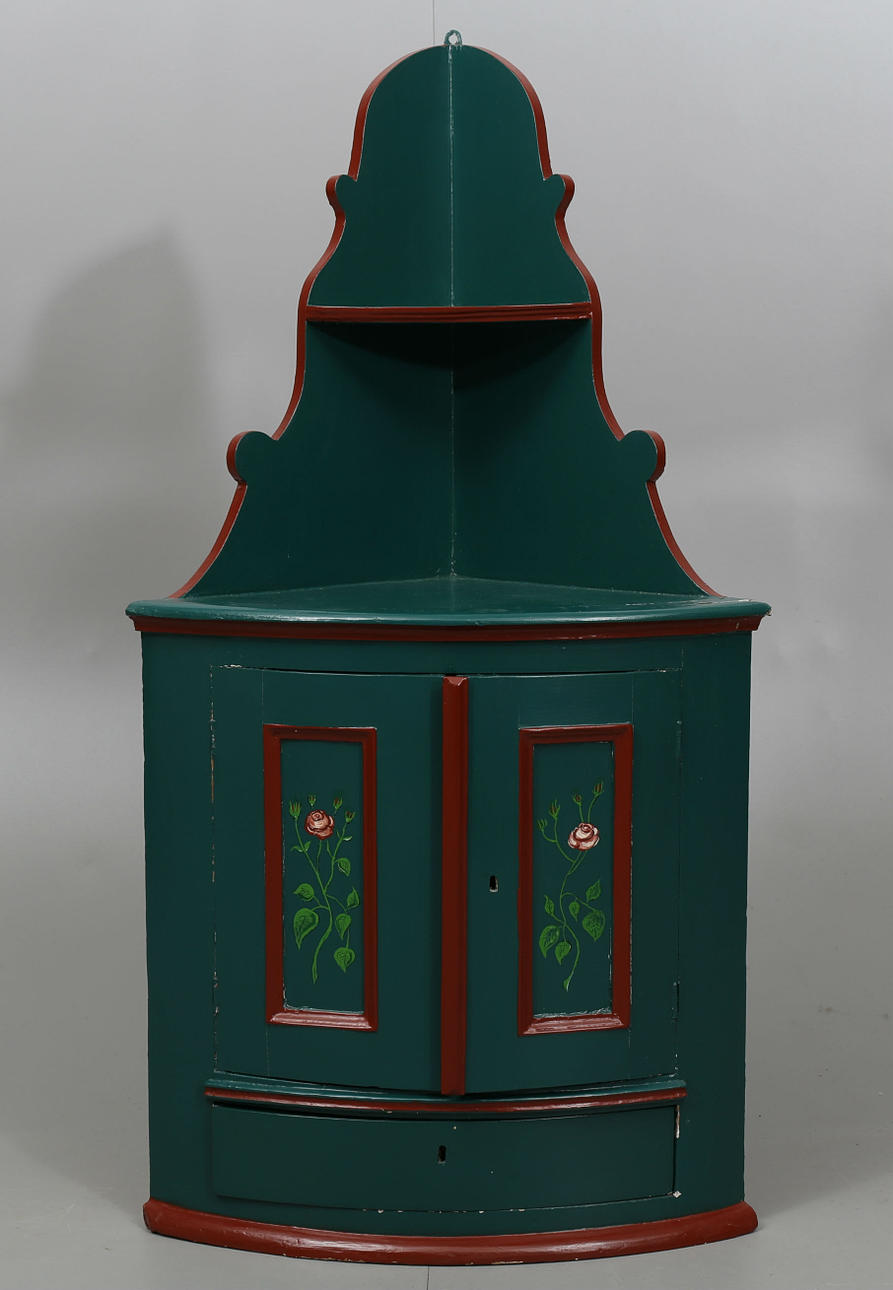 HÖRNSKÅP, allmogemålat trä, 1800-tal.