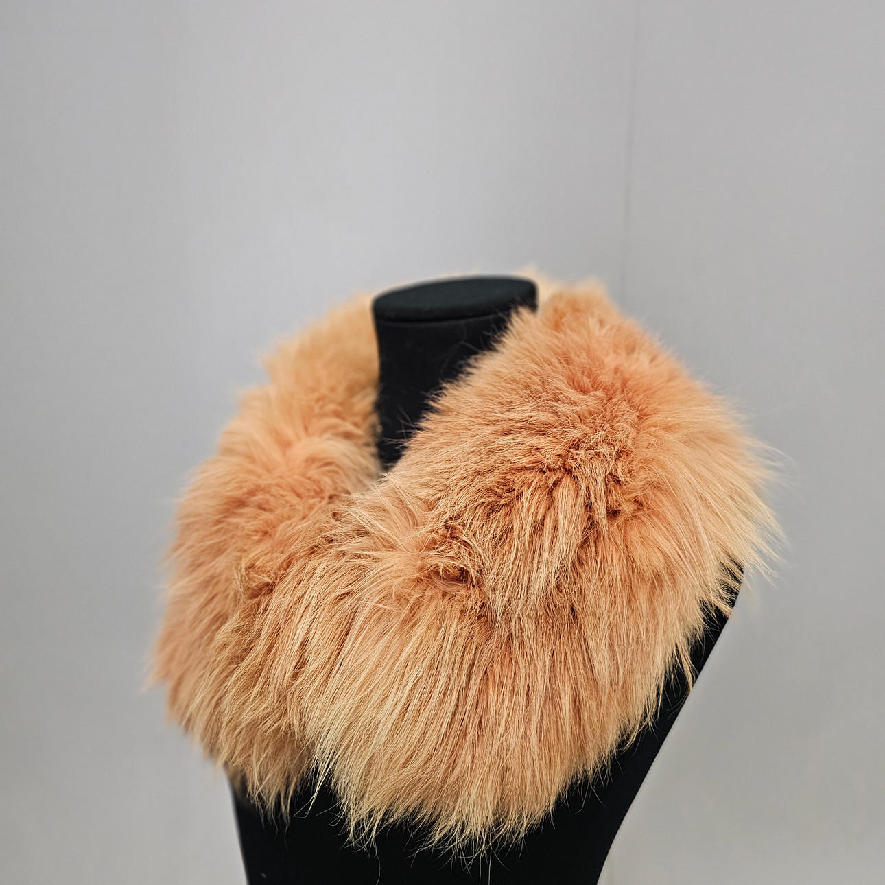 SALMON-COLORED FOX COLLAR.
