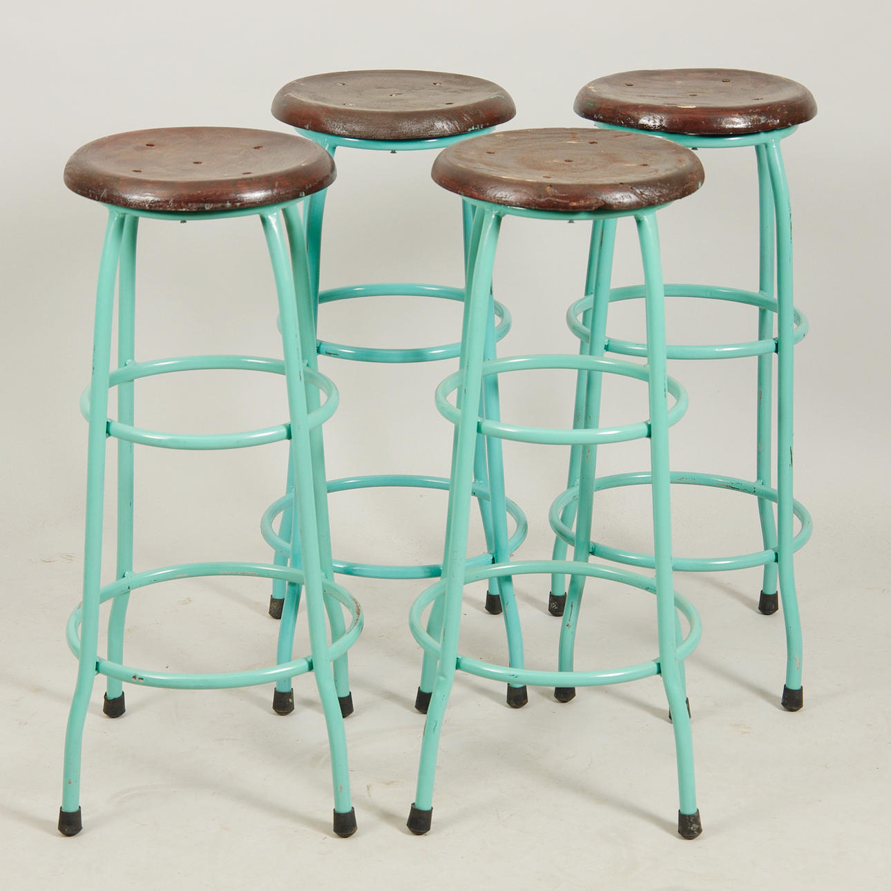 BARPALLAR, 1 par, grönmålad metall med träsits, industridesign.