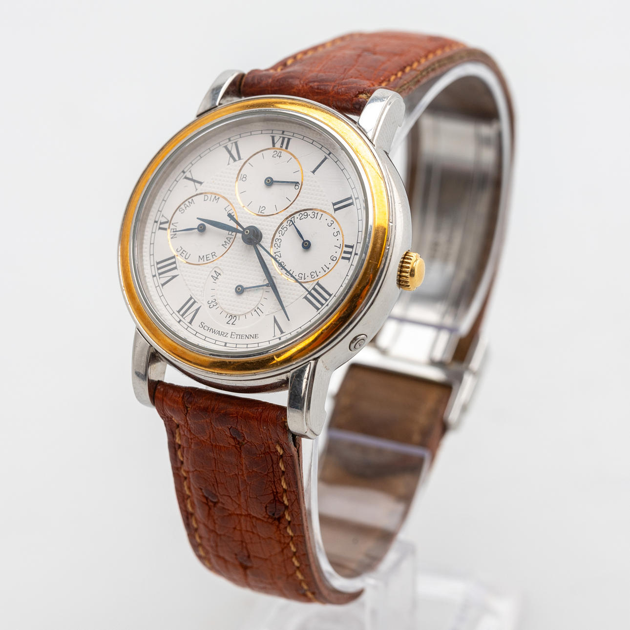 Schwarz Etienne Armbanduhr.