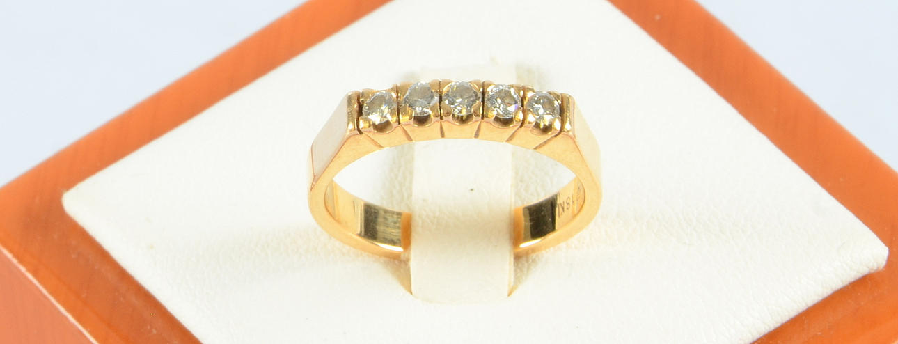 DIAMANTRING, 18K, Schalins.