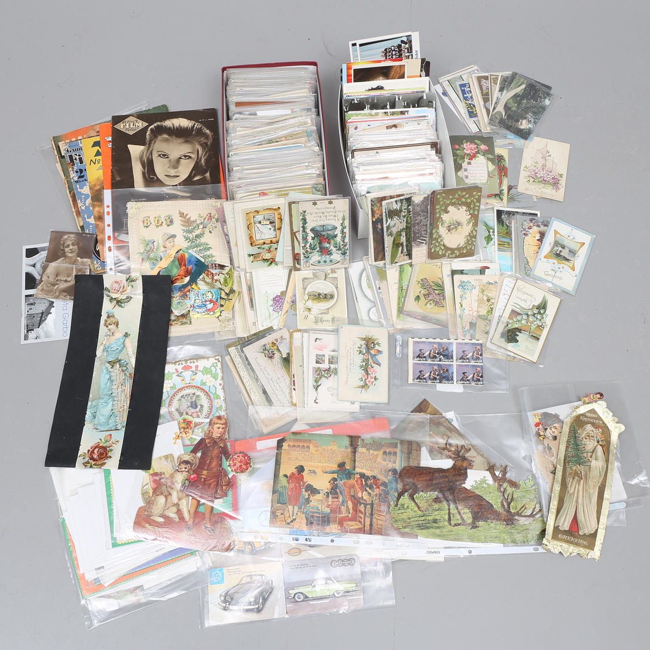 VYKORT, drygt 500 st, skrivna, med frimärken, BOKMÄRKEN, FILMTIDNINGAR om Greta Garbo, 1900-talets början, USA.