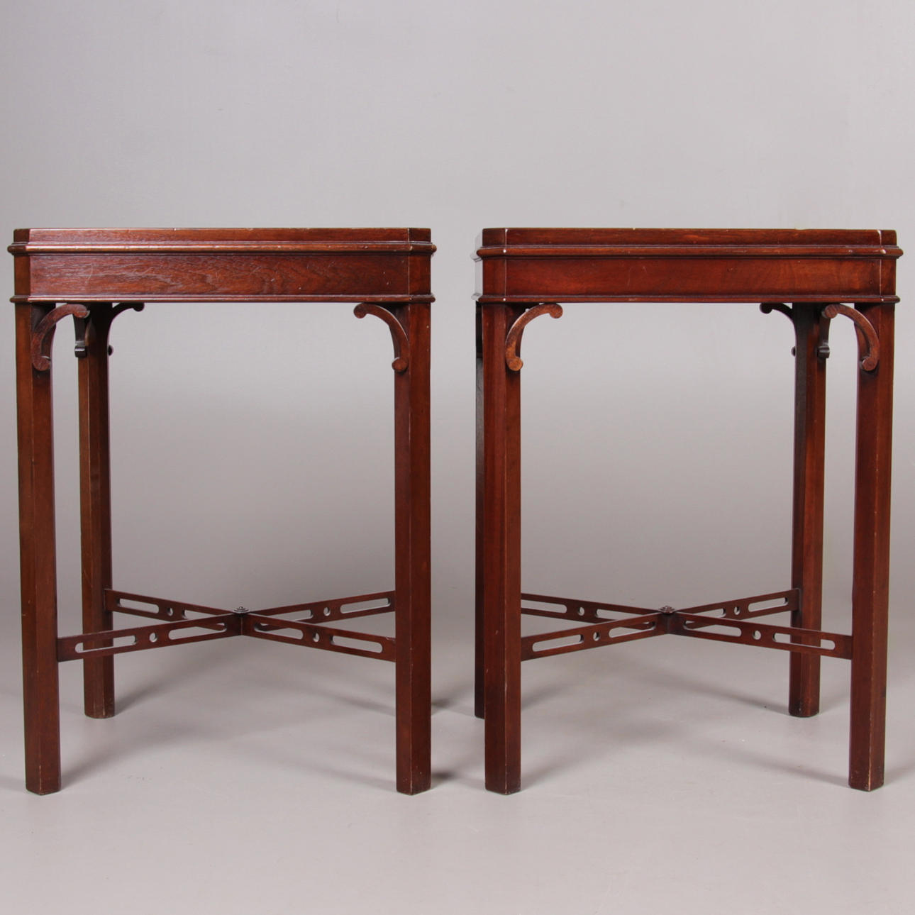 PARBORD, 2 st. Mahogny, Nordiska Kompaniet, tidigt 1900-tal.