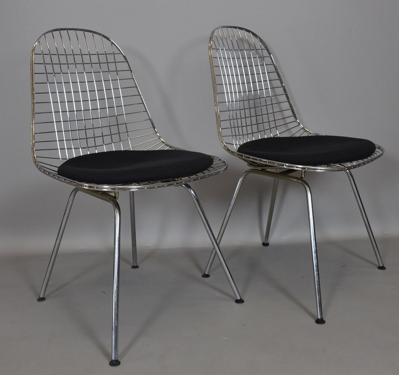 CHARLES & RAY EAMES. STOLAR, 2st, DKX Wire Chairs.