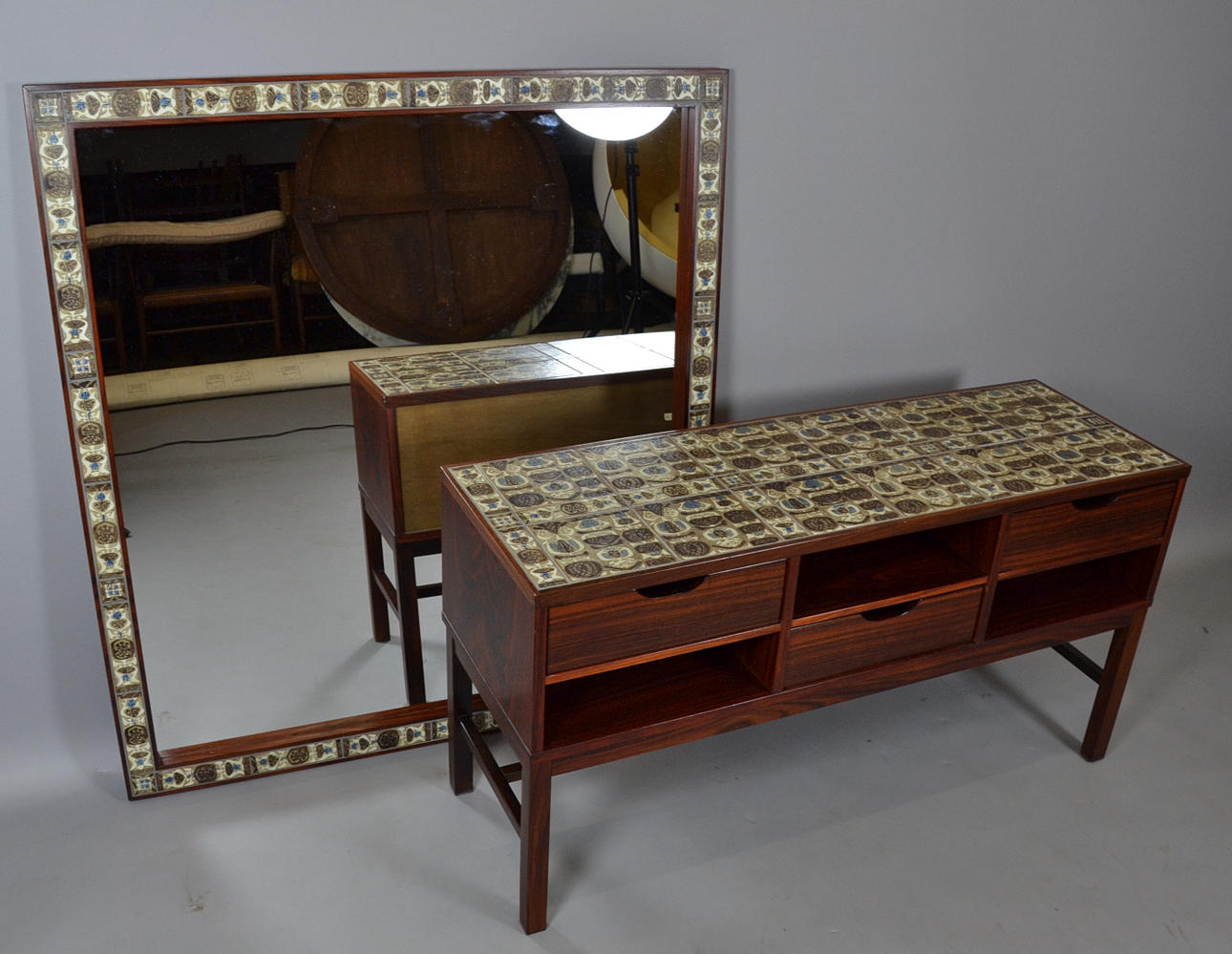 HASLEV SPEGEL OCH BYRÅ.