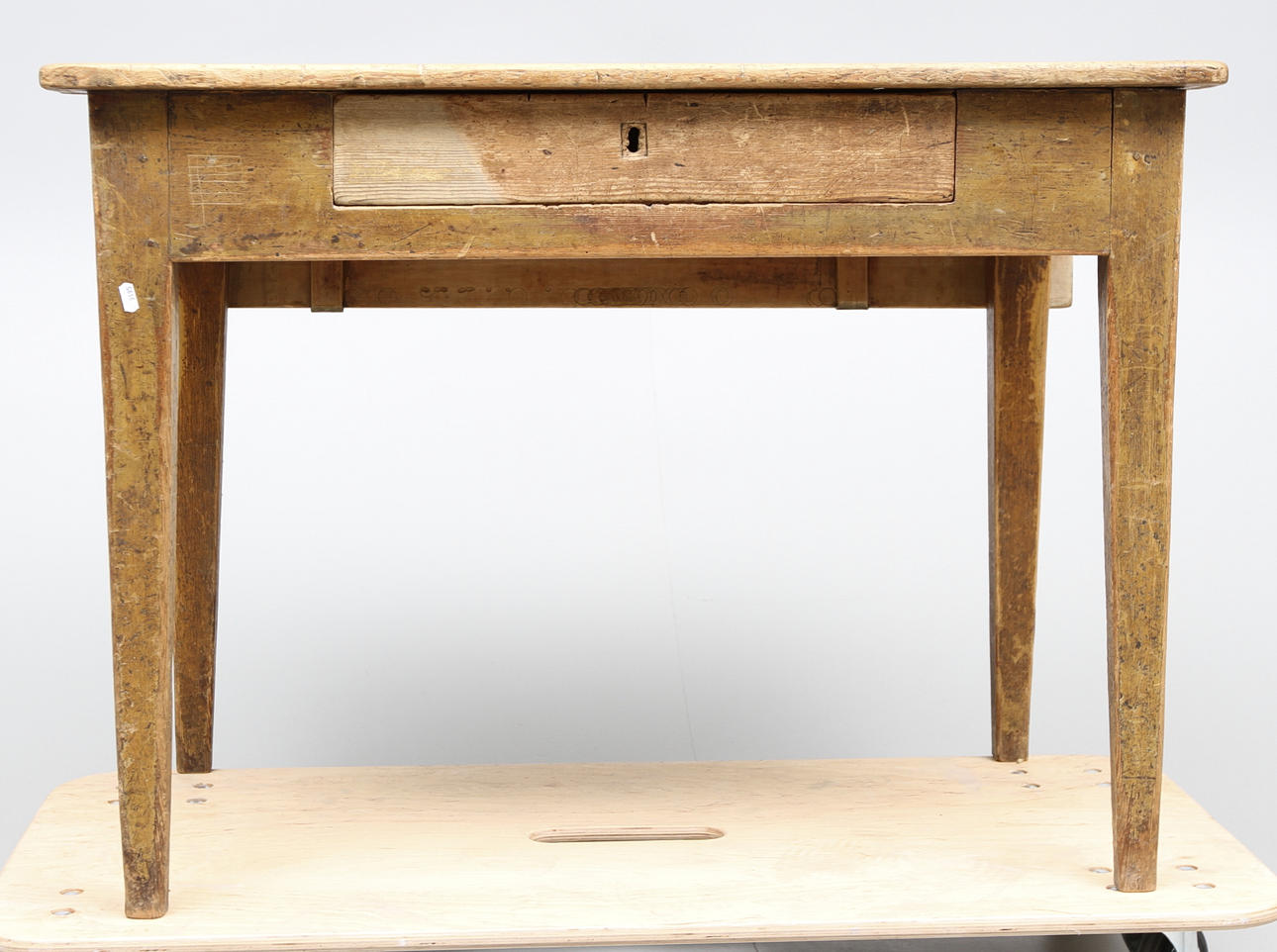 MÖSSBORD, allmoge, omkring 1800.