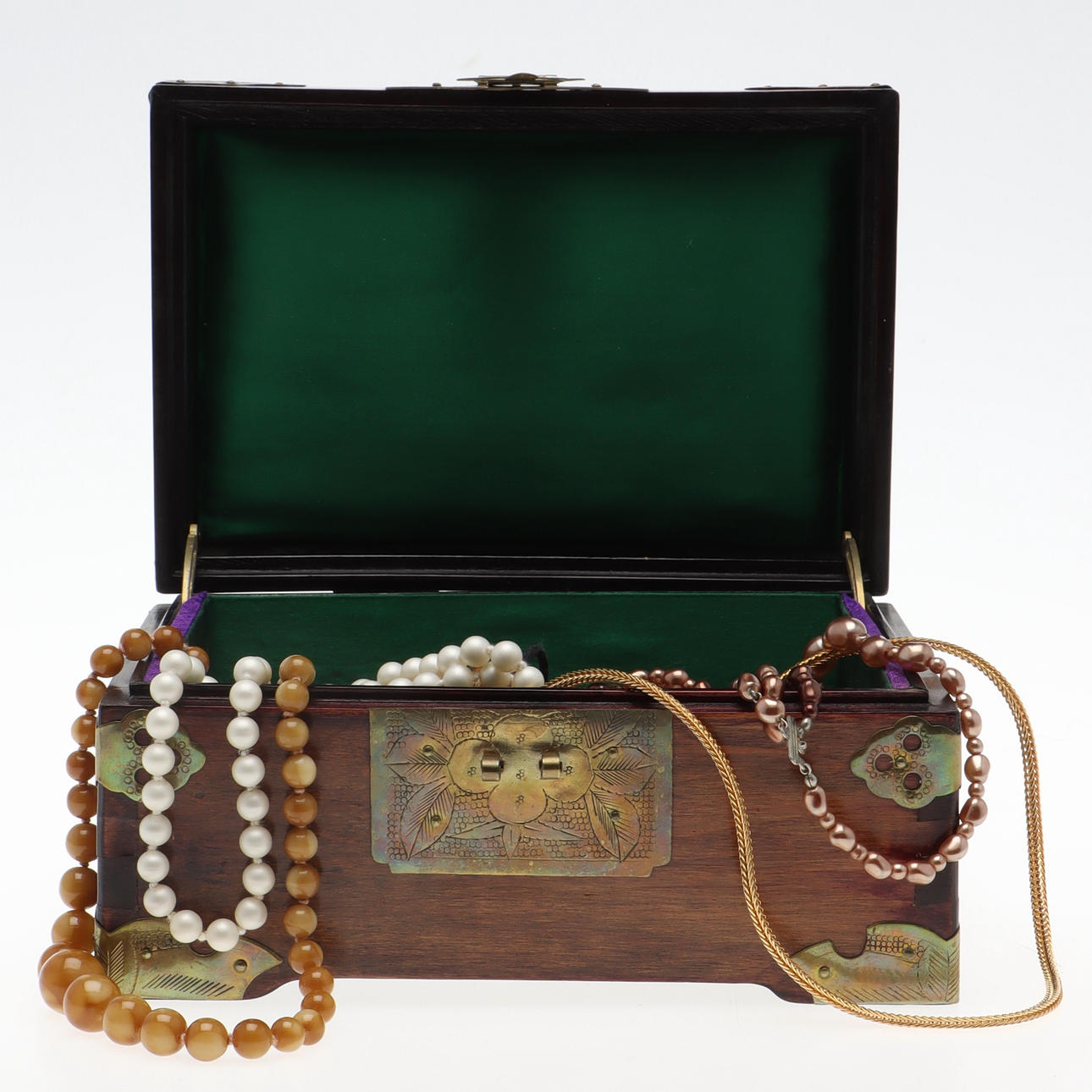 BIJOUTERIER, im Schmuckkästchen.