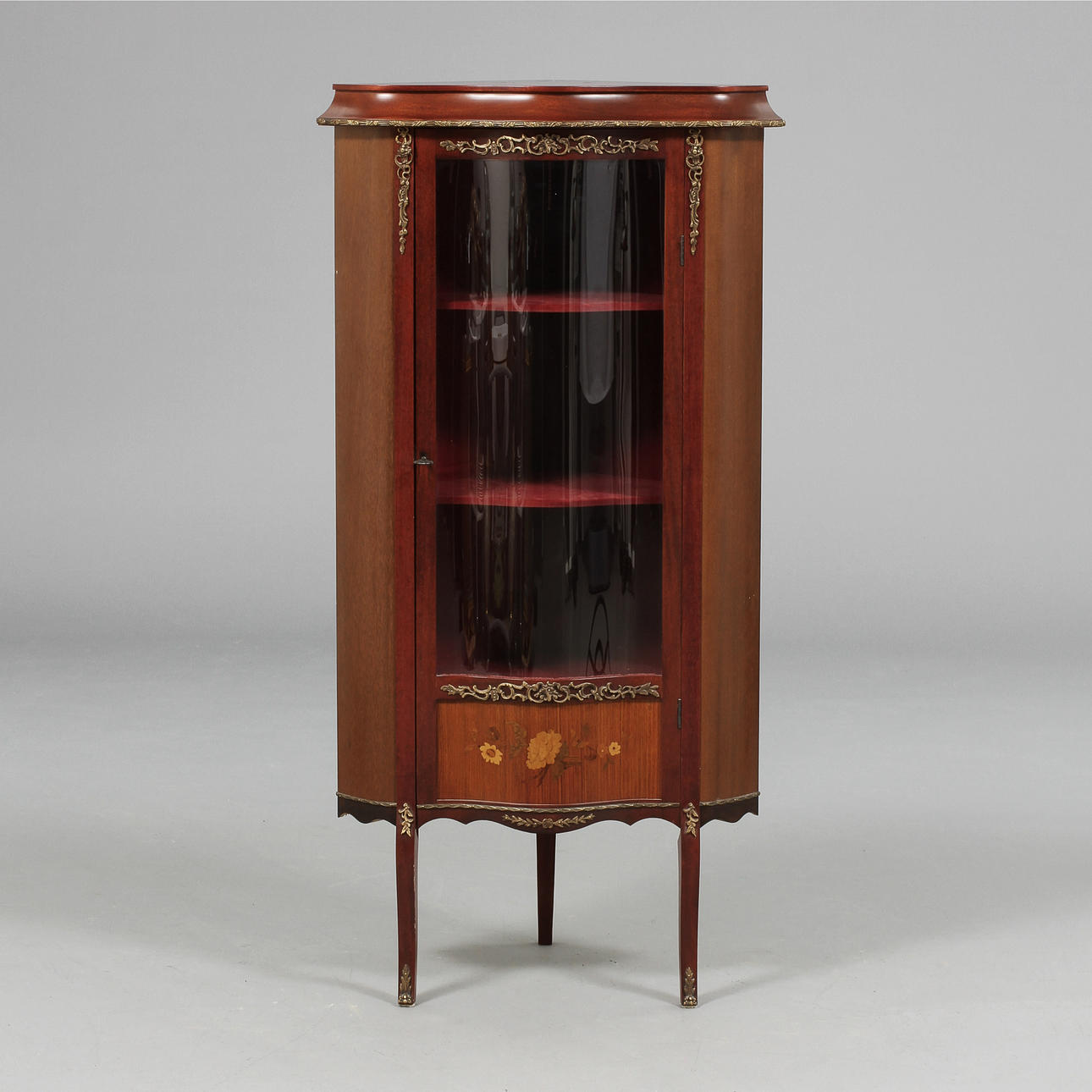 HÖRNVITRINSKÅP, 1900-tal senare del.