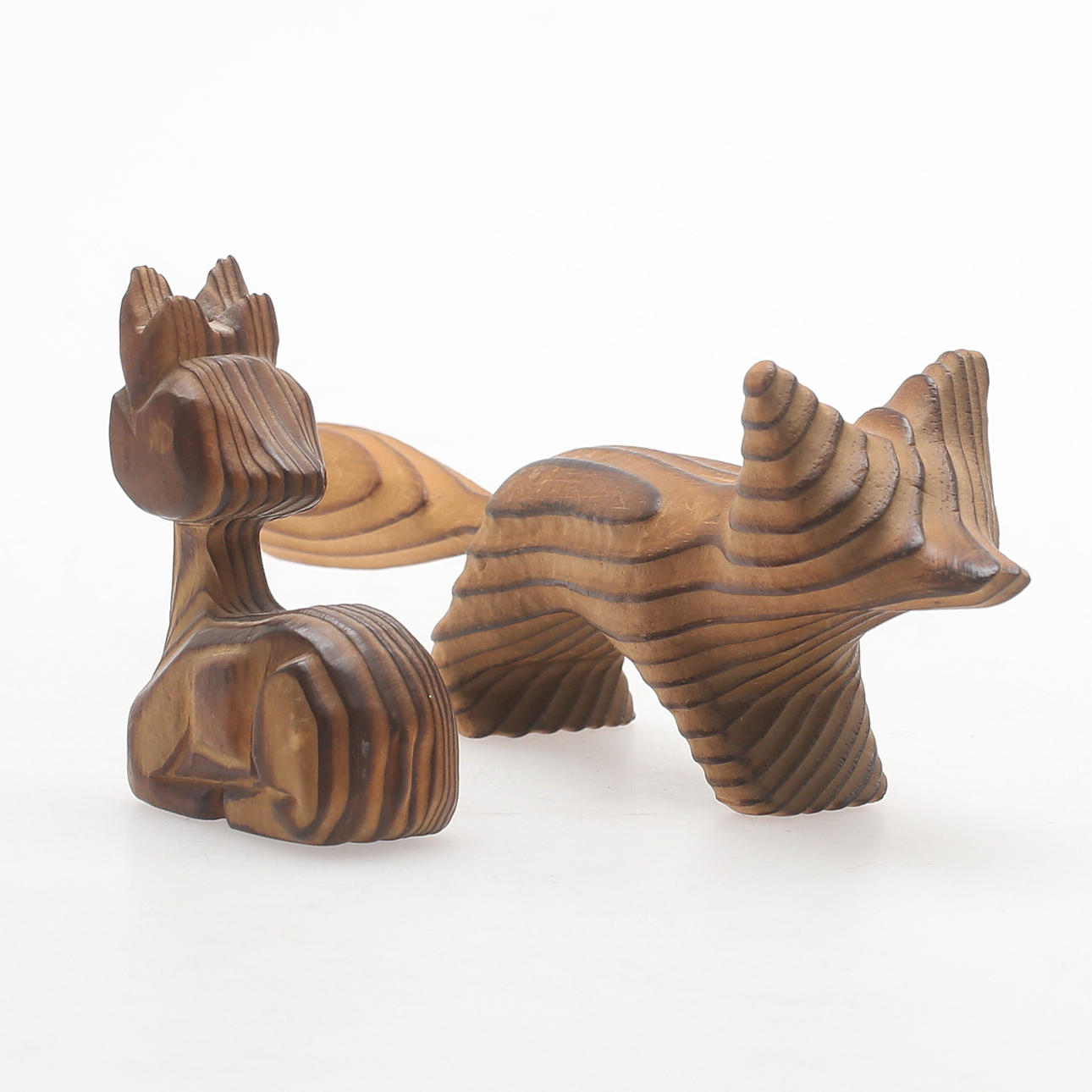 SKULPTURER, 2 st, trä, Nils Strandin, Hemsjö konsthantverk, 1900-talets tredje fjärdedel.