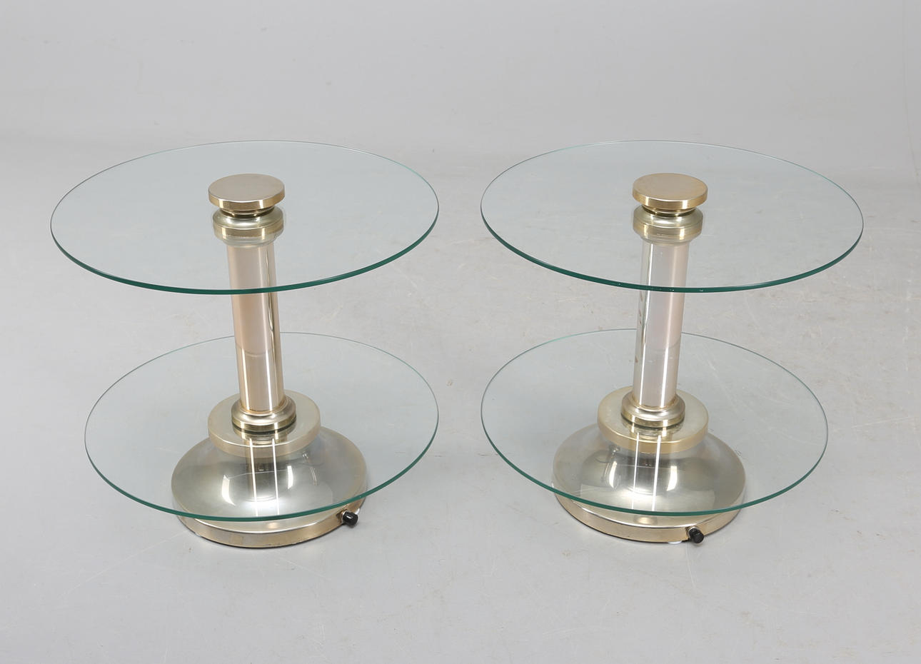 DISPLAYER, ett par, snurrmodell.