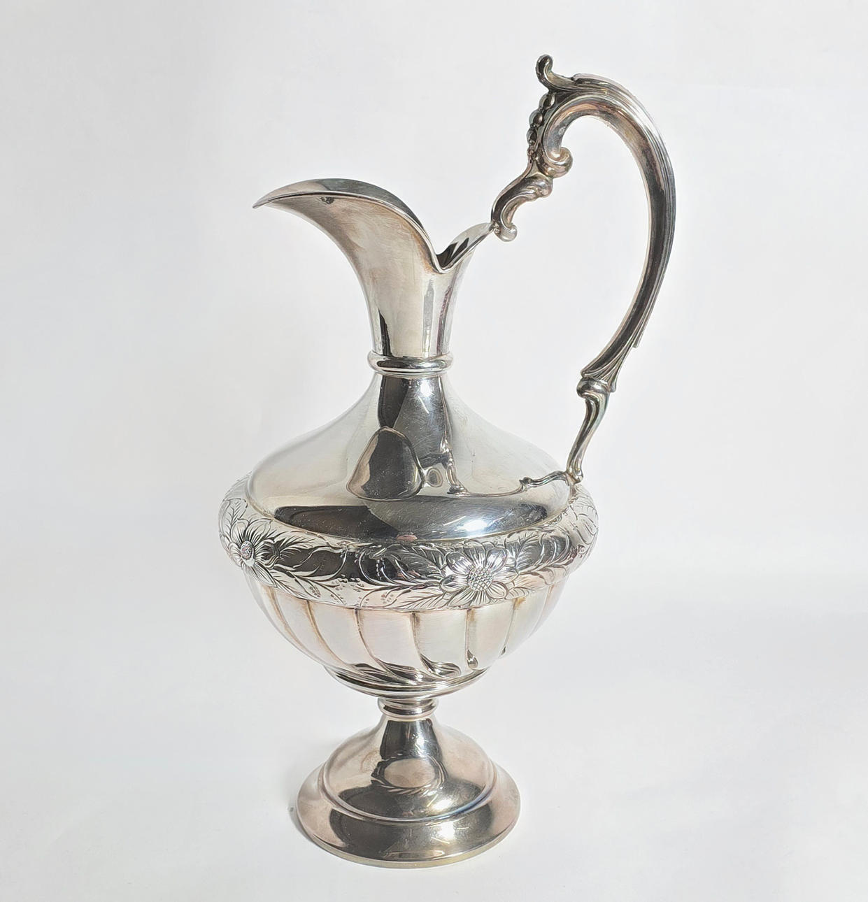 HANDFAT FÖR MANUTERGIO. SILVER. BLOMMIG DEKORATION.