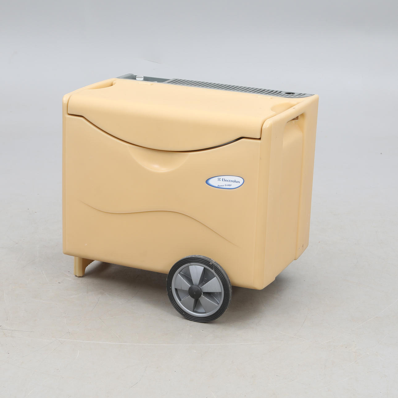 KÜHLTASCHE/TROLLEY, GAS-/ELEKTROANTRIEB, AUF RÄDERN.