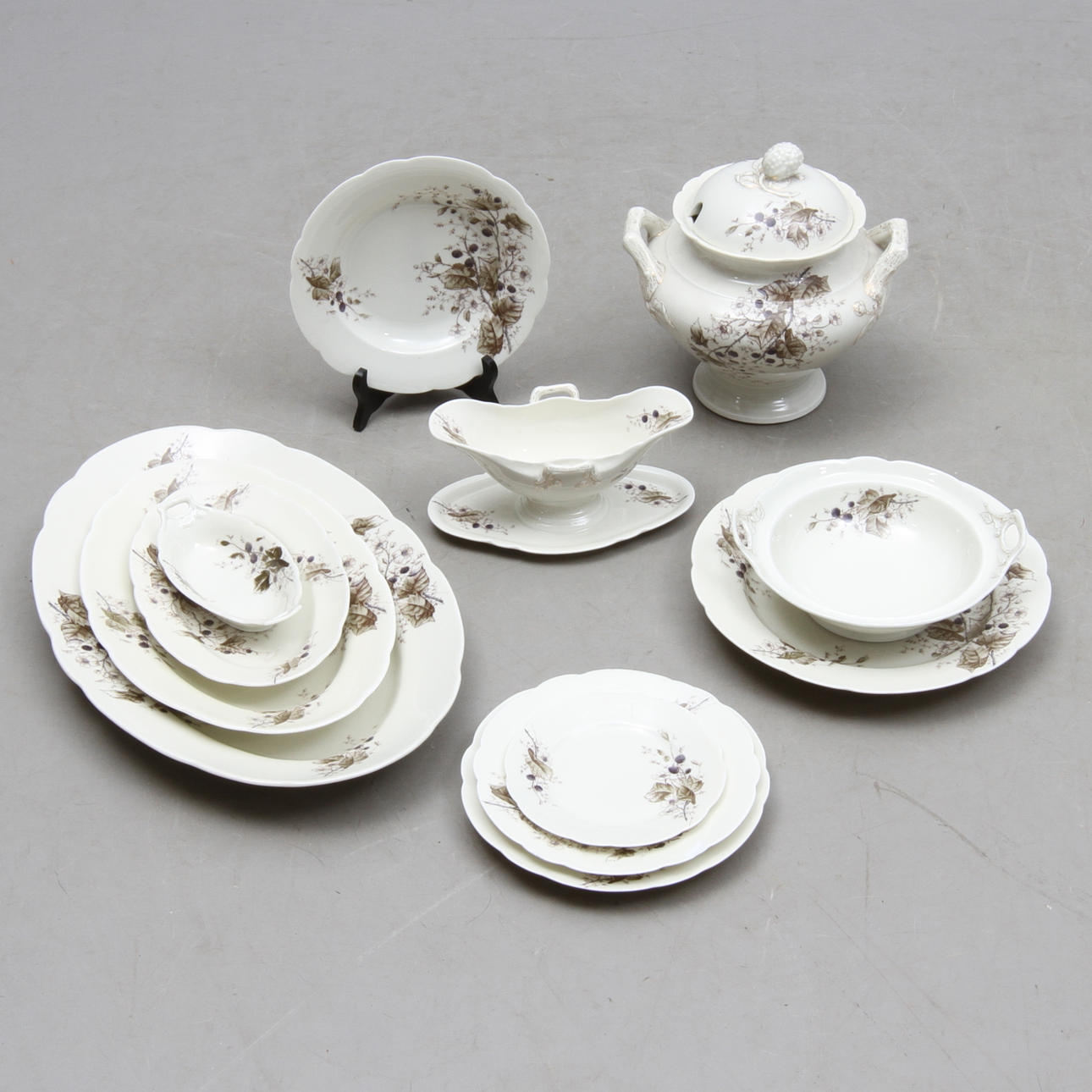 MATSERVIS, 54 delar, porslin, Porsgrund, Norge.