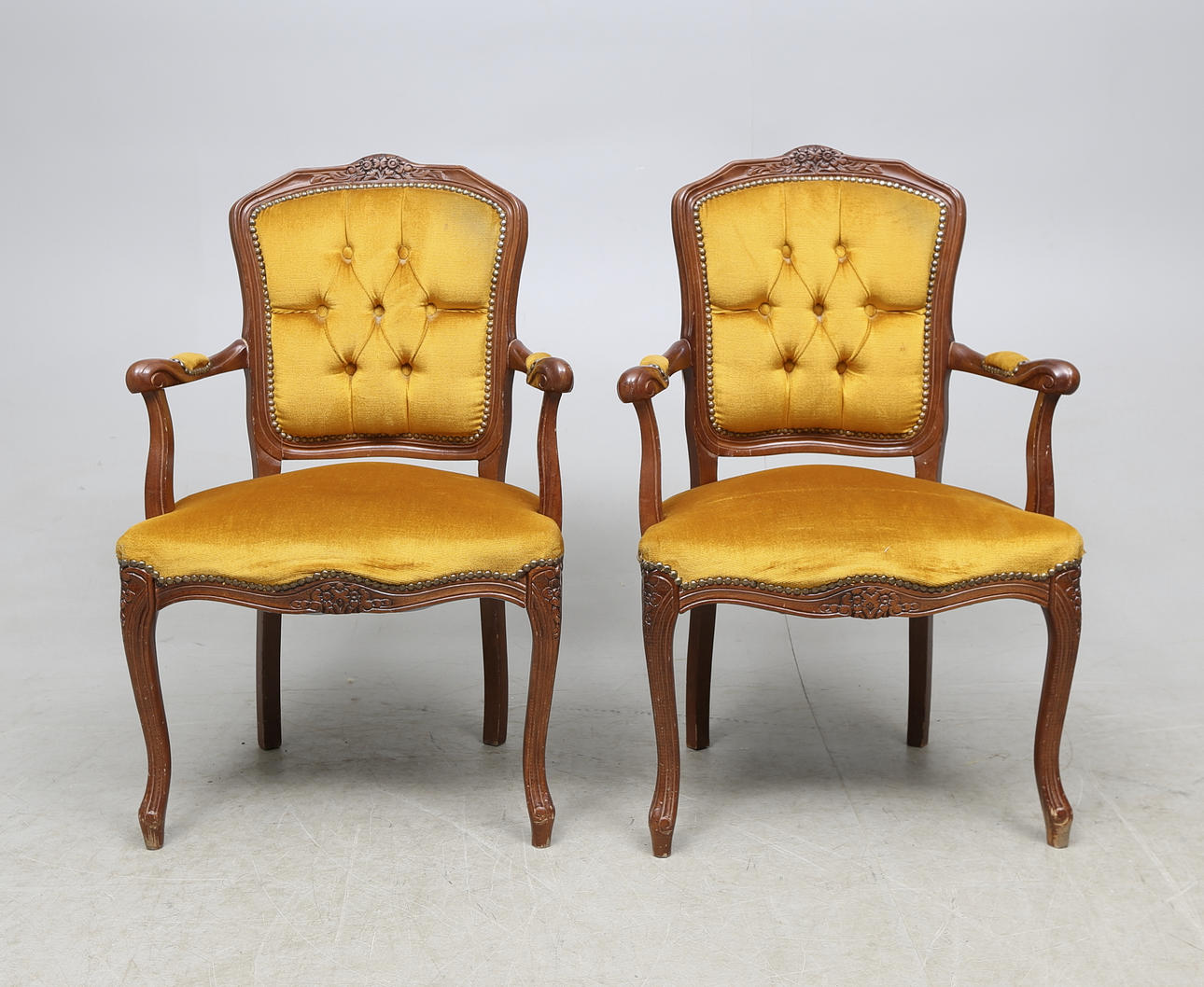 KARMSTOLAR, ett par, rokokostil, 1900-tal.