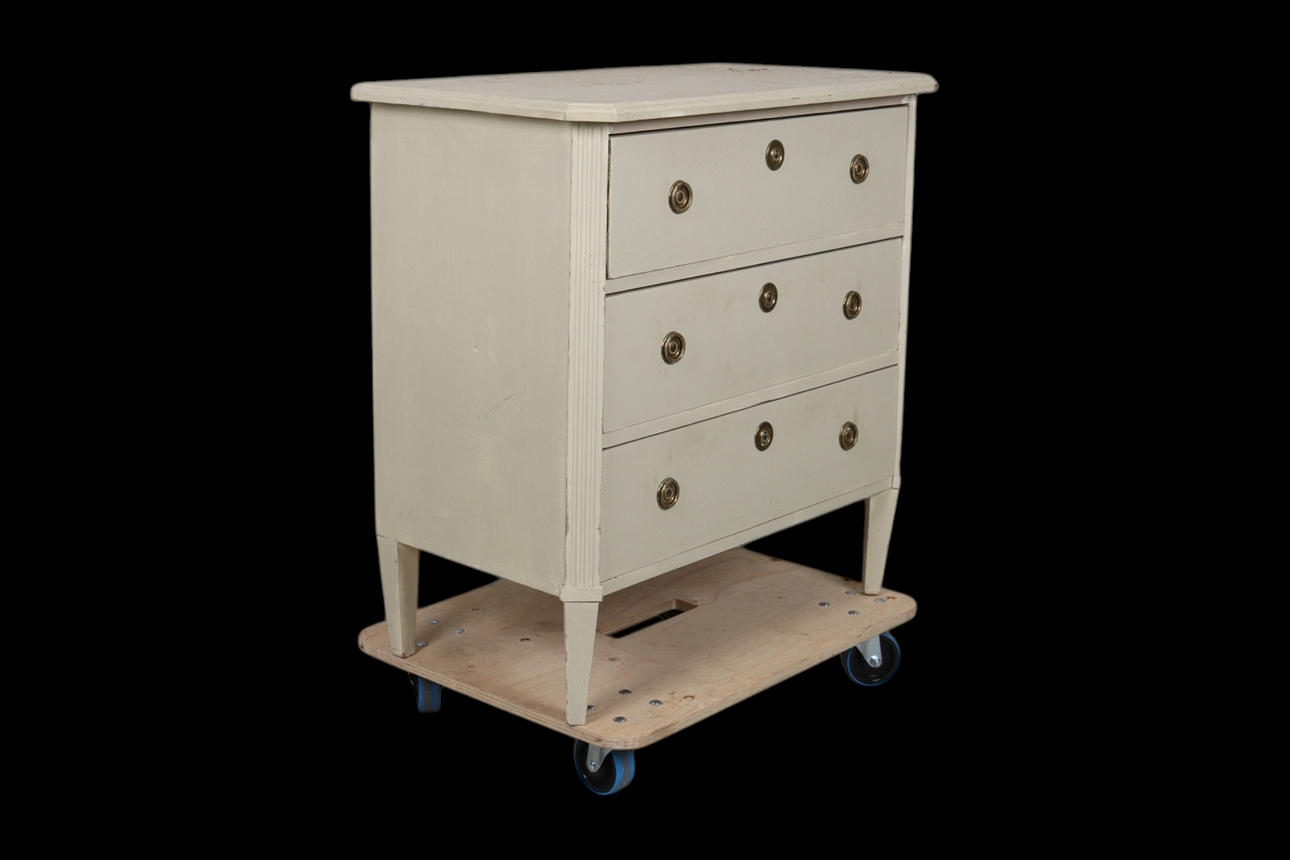Kommode, gustaviansk stil, første halvdel af det 20. århundrede.