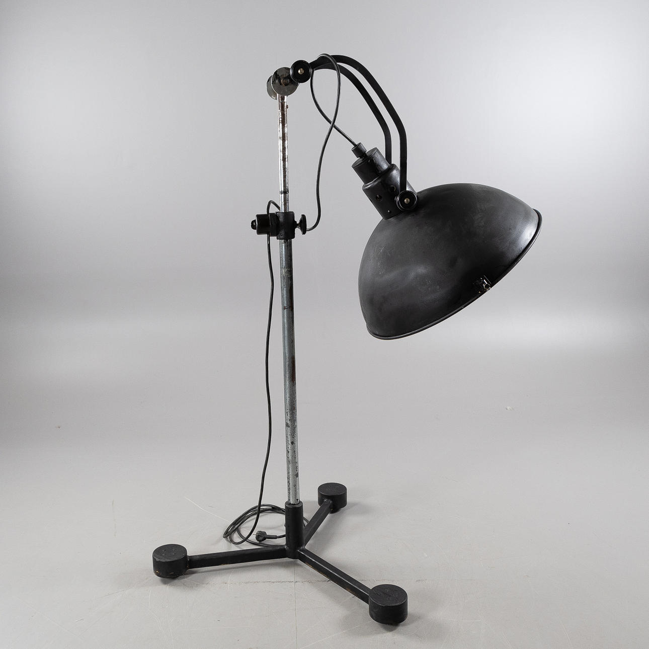 Scheinwerfer/Studiolampe, Nr. 6, Weichstrahler, Metallwarenfabrik Eugen Ising, Bergneustadt, Deutschland, erste Hälfte des 20. Jahrhunderts.