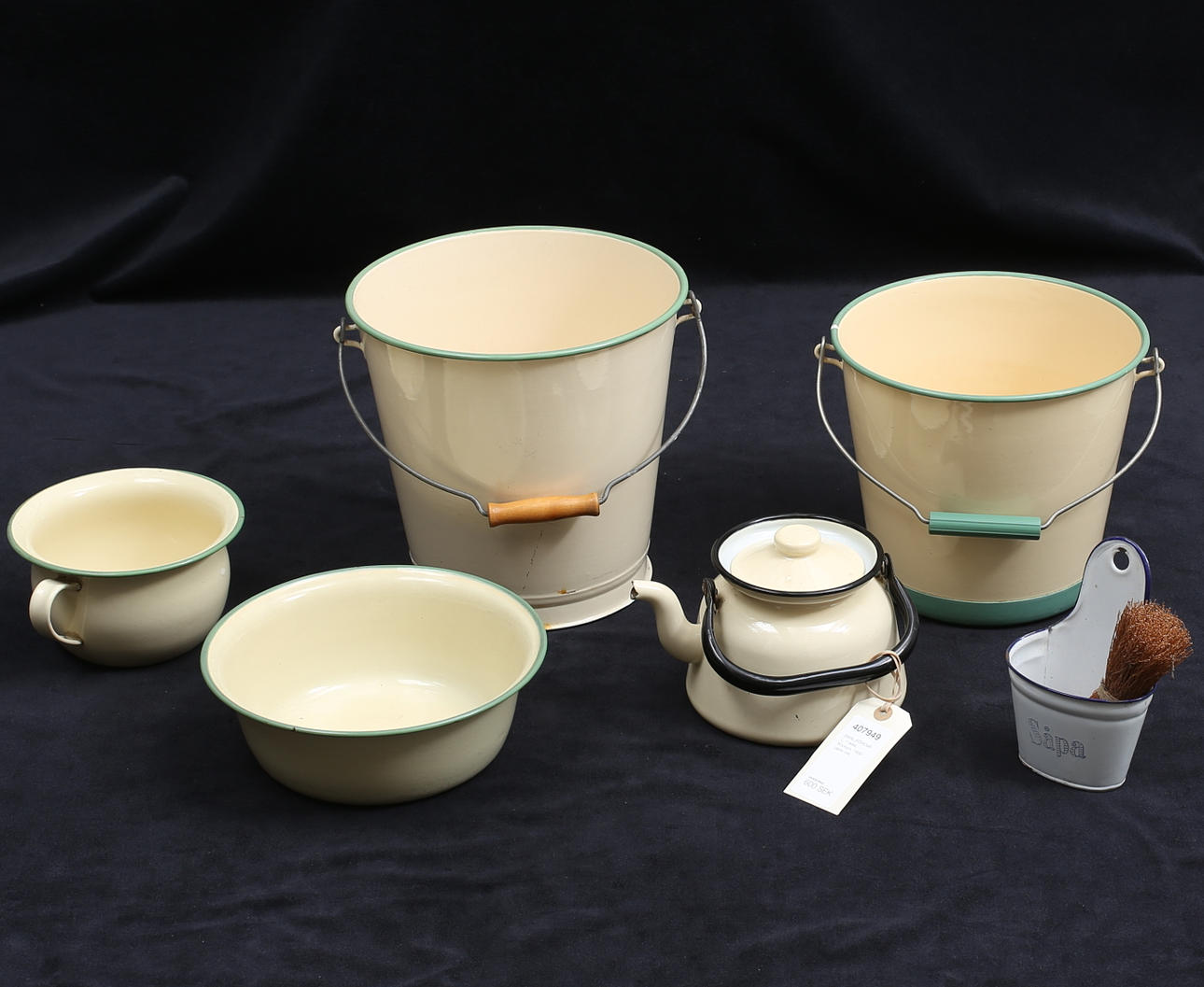 EMALJFÖREMÅL, 7 delar, Kockum, 1900-talets mitt.