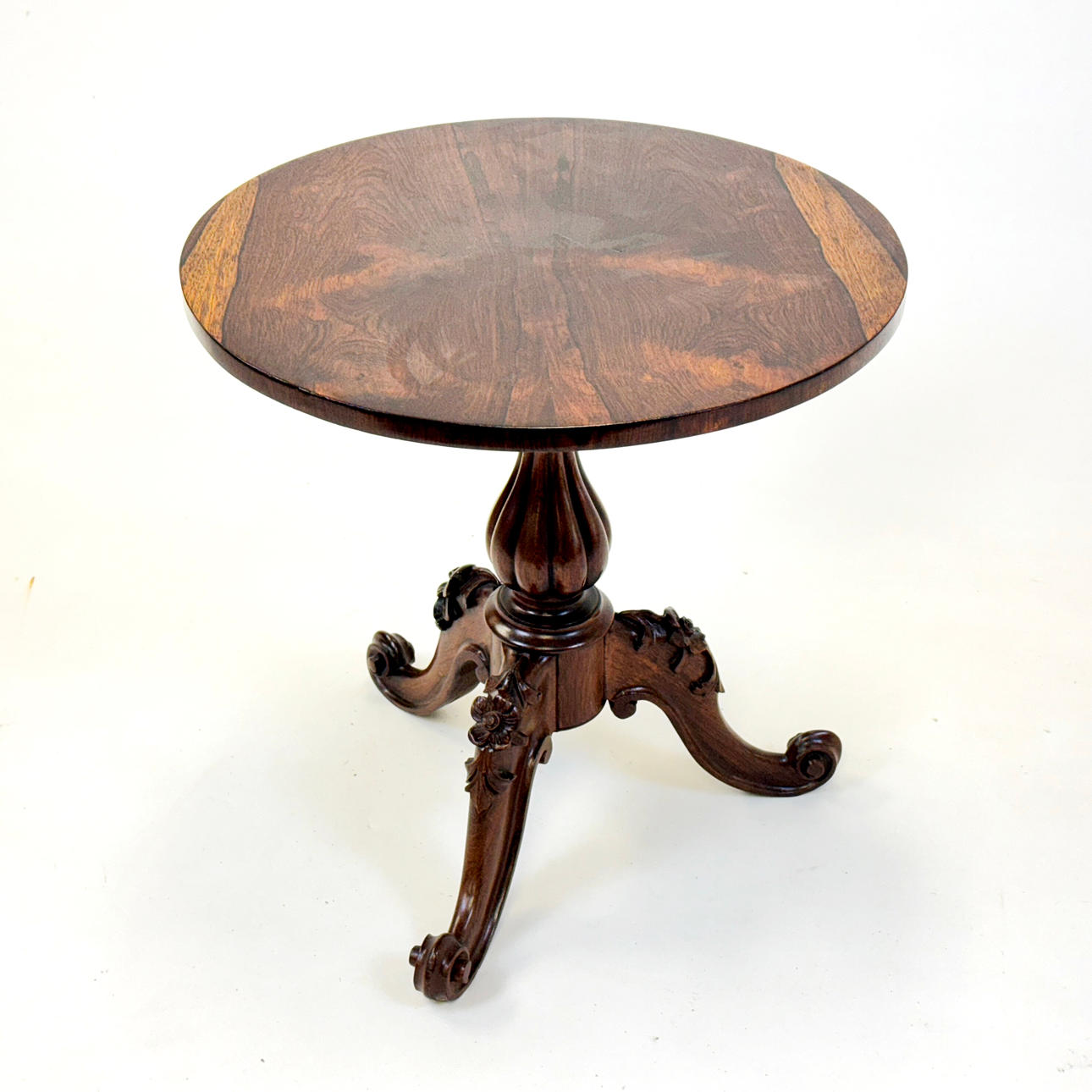 OAK TEA TABLE. Furniture - Tables - Auctionet