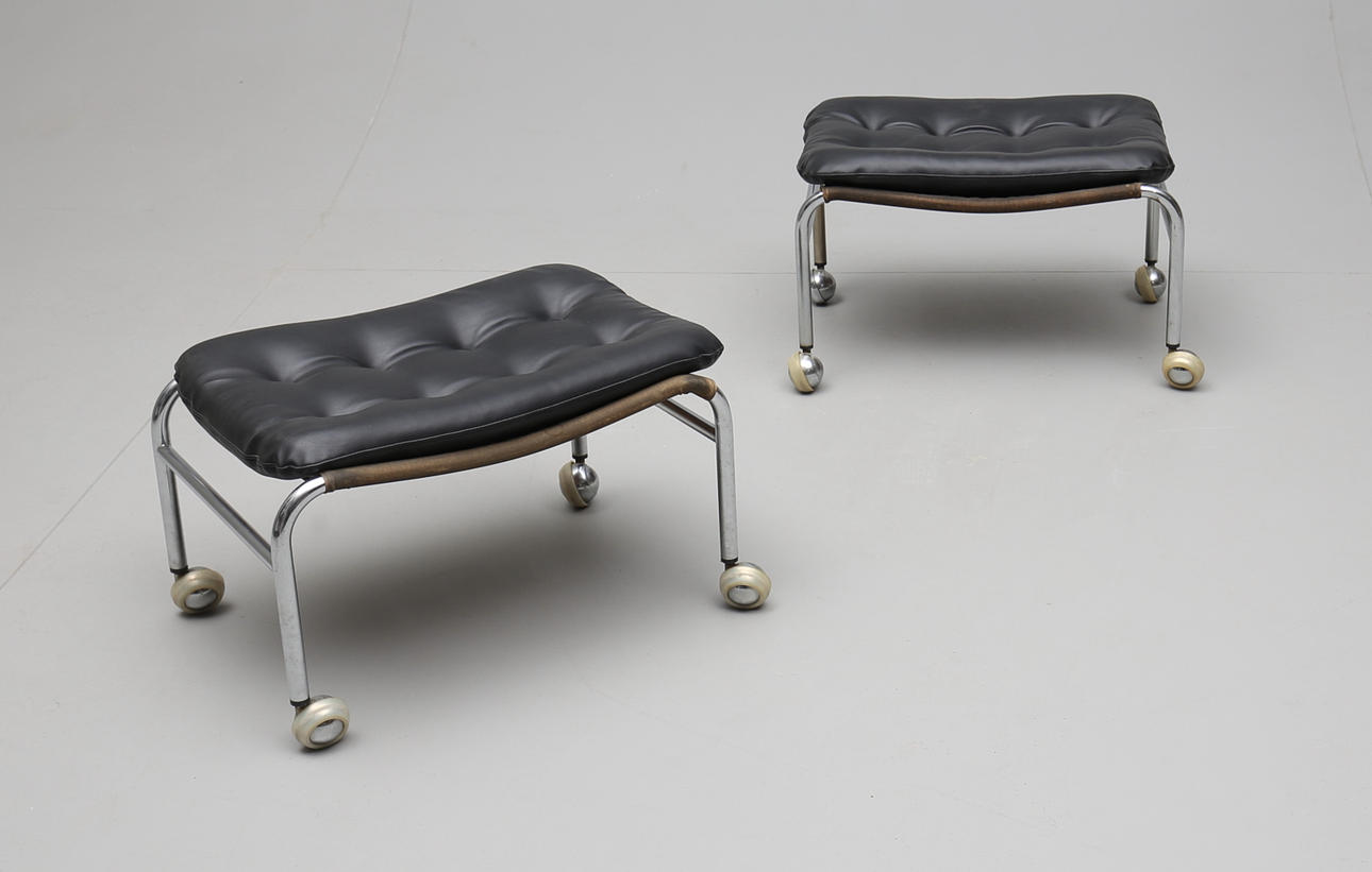 FOTPALLAR, 1 par, 1900-talets andtra hälft.